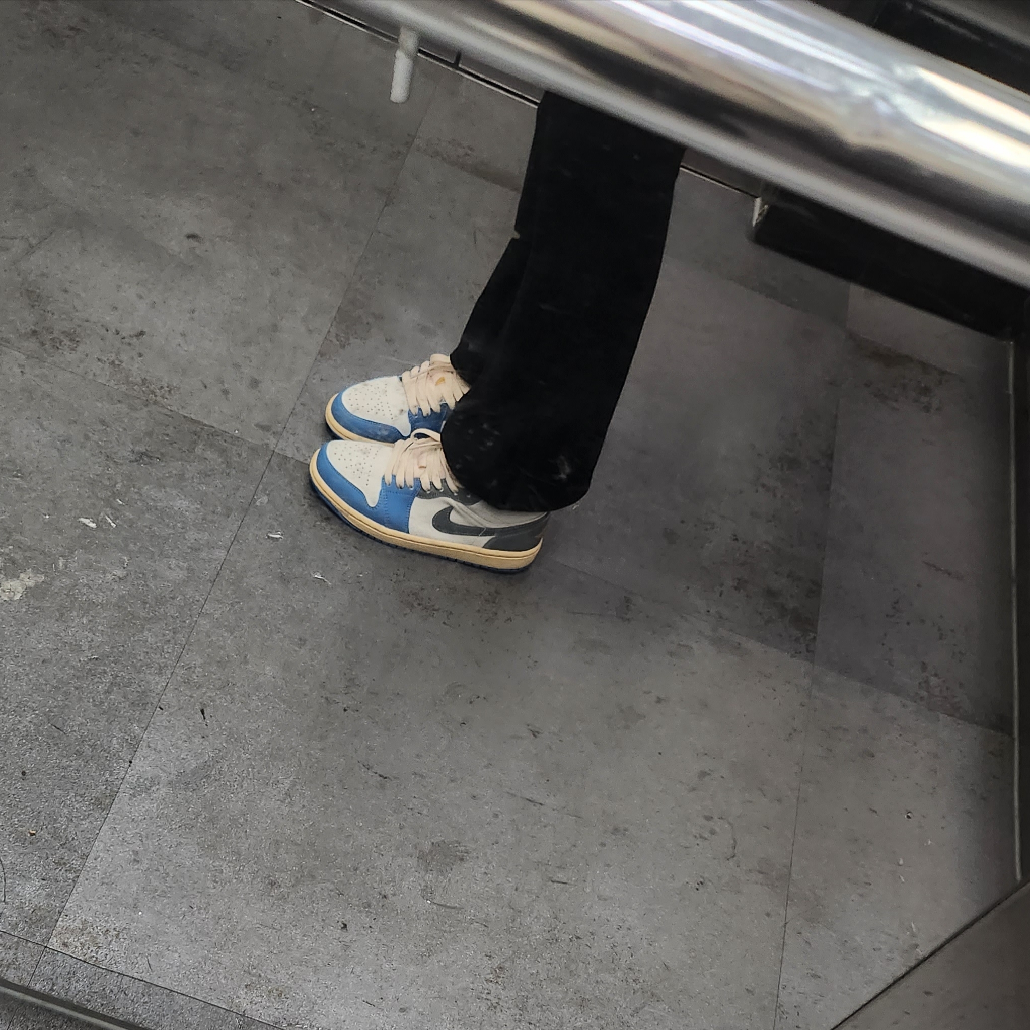 Jordan 1 Low SE Tokyo 96 착용 스타일 - 2