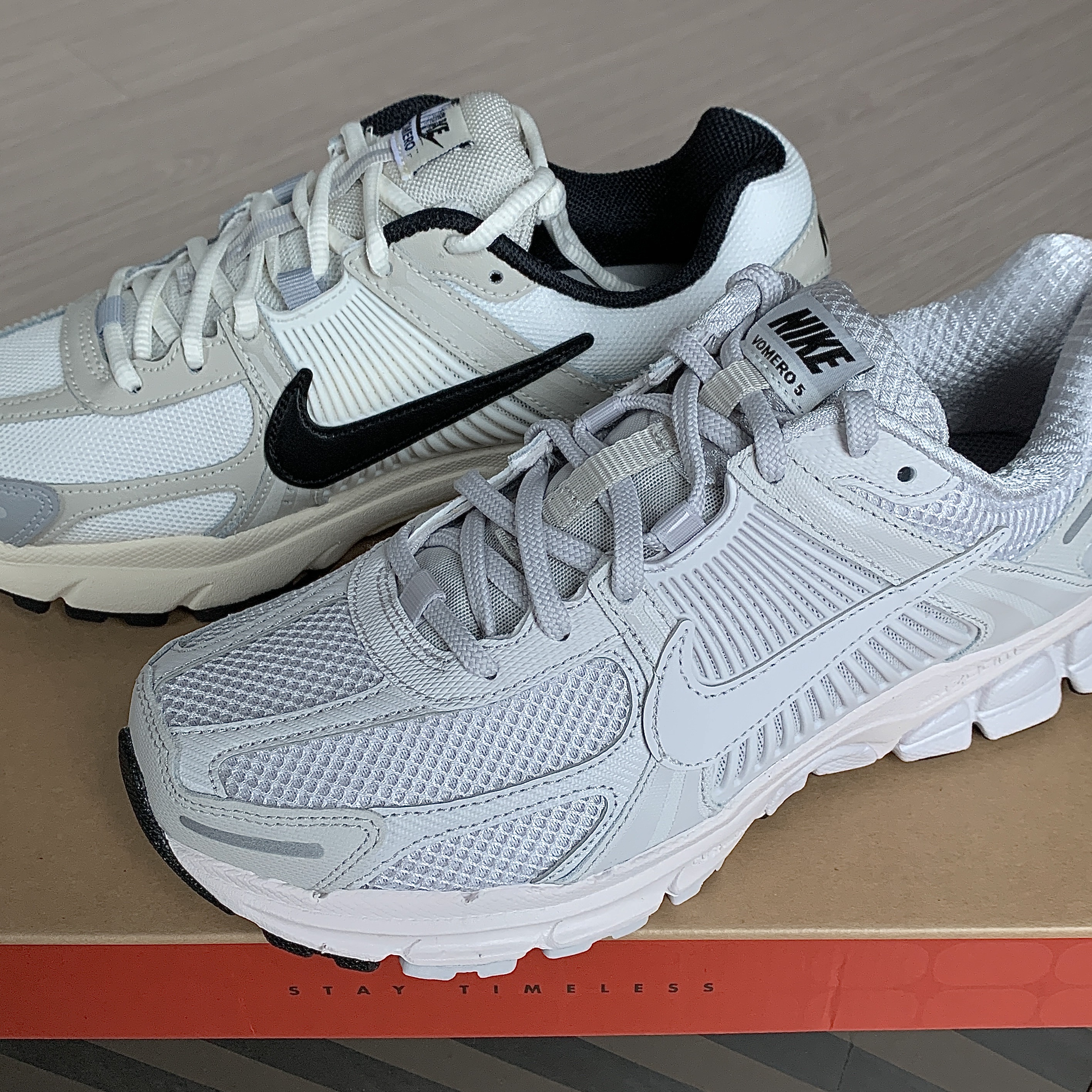 (W) Nike Zoom Vomero 5 Wolf Grey and Black, Nike Zoom Vomero 5 SP Vast Grey 2023 착용 스타일 - 3