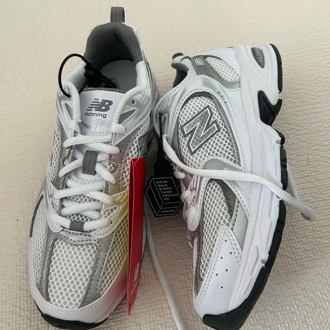 New Balance 530 White Silver 착용 스타일
