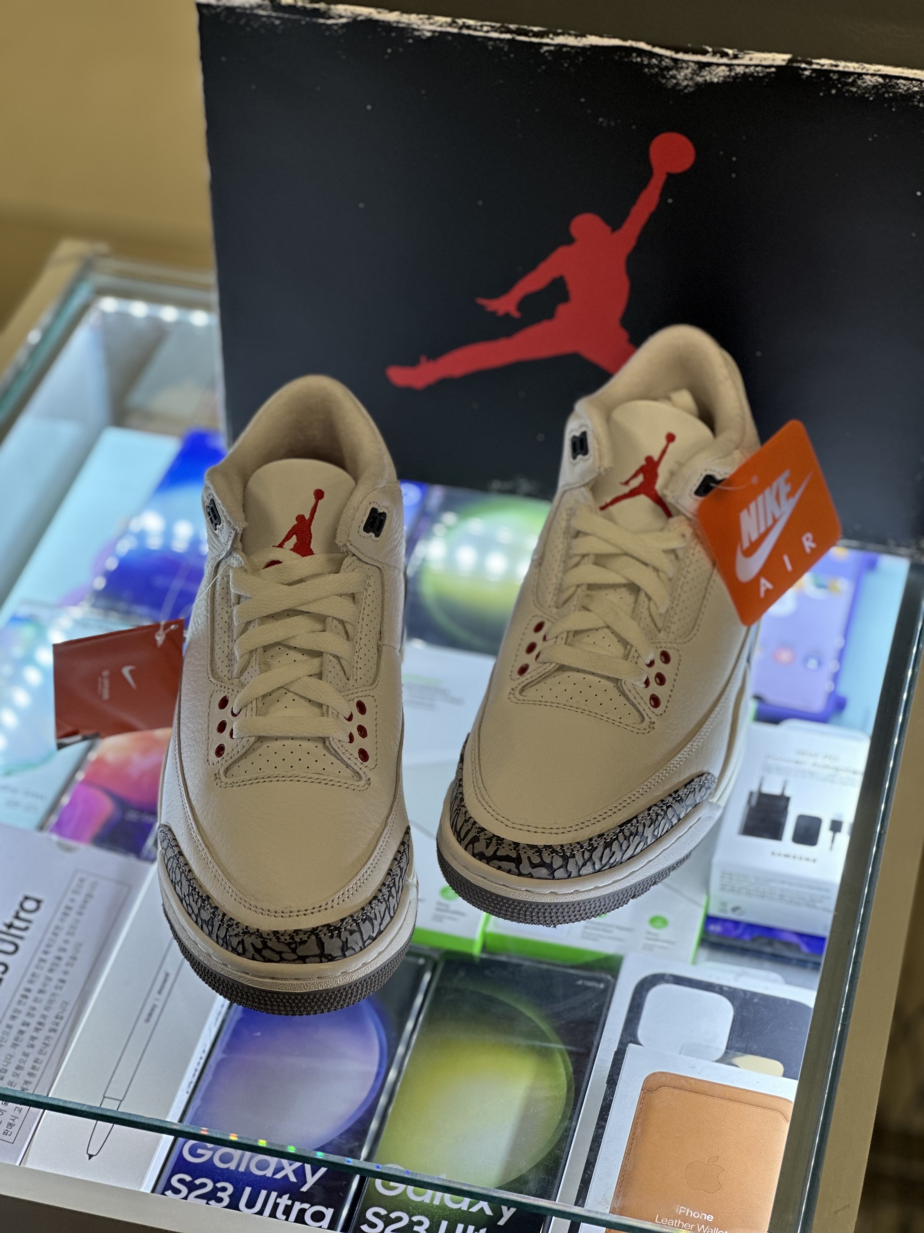 Jordan 3 Retro White Cement Reimagined 착용 스타일 - 4