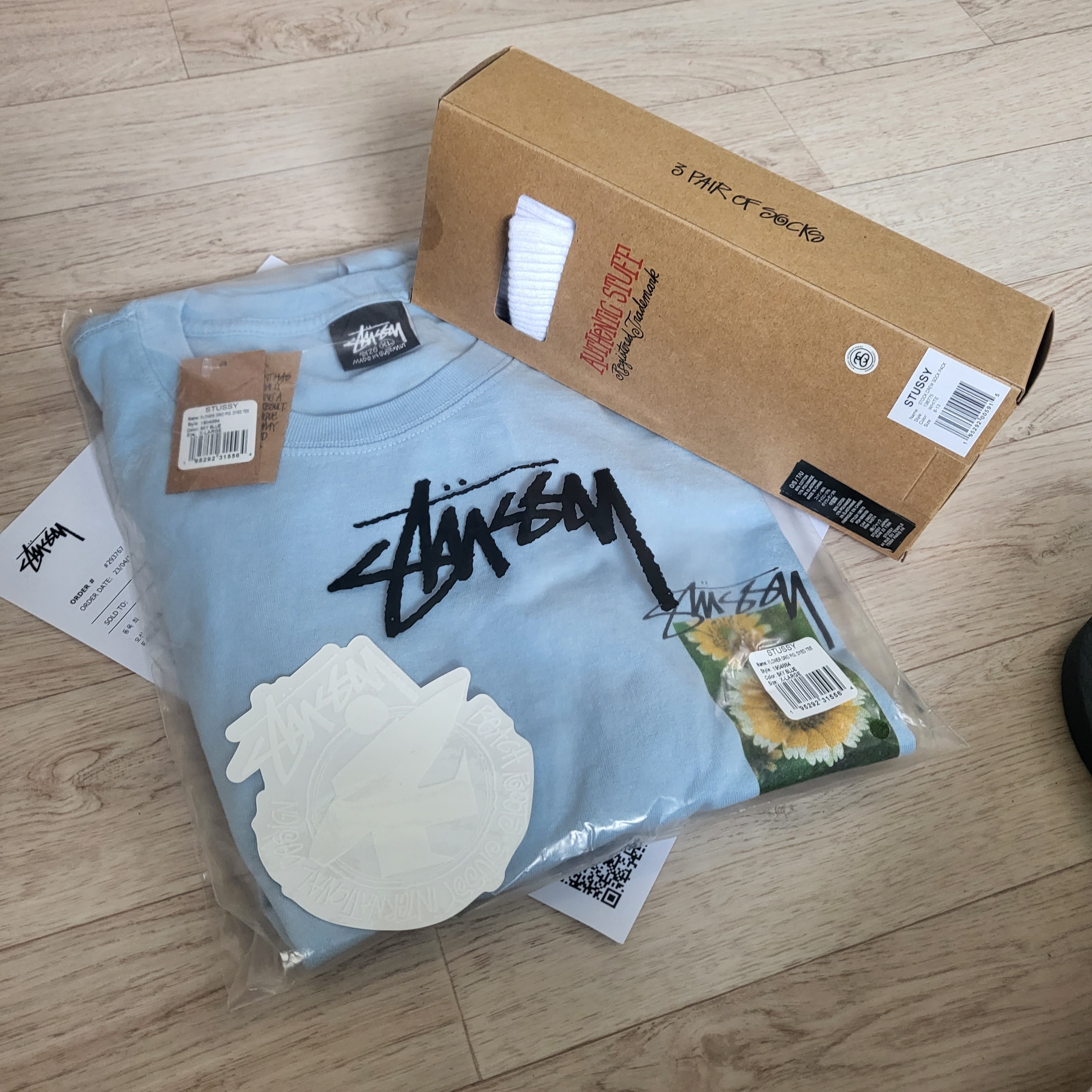 Jordan 1 Retro Low OG Black and Dark Powder Blue, Stussy Small Stock Crew Socks White (3 Pack) 착용 스타일 - 2