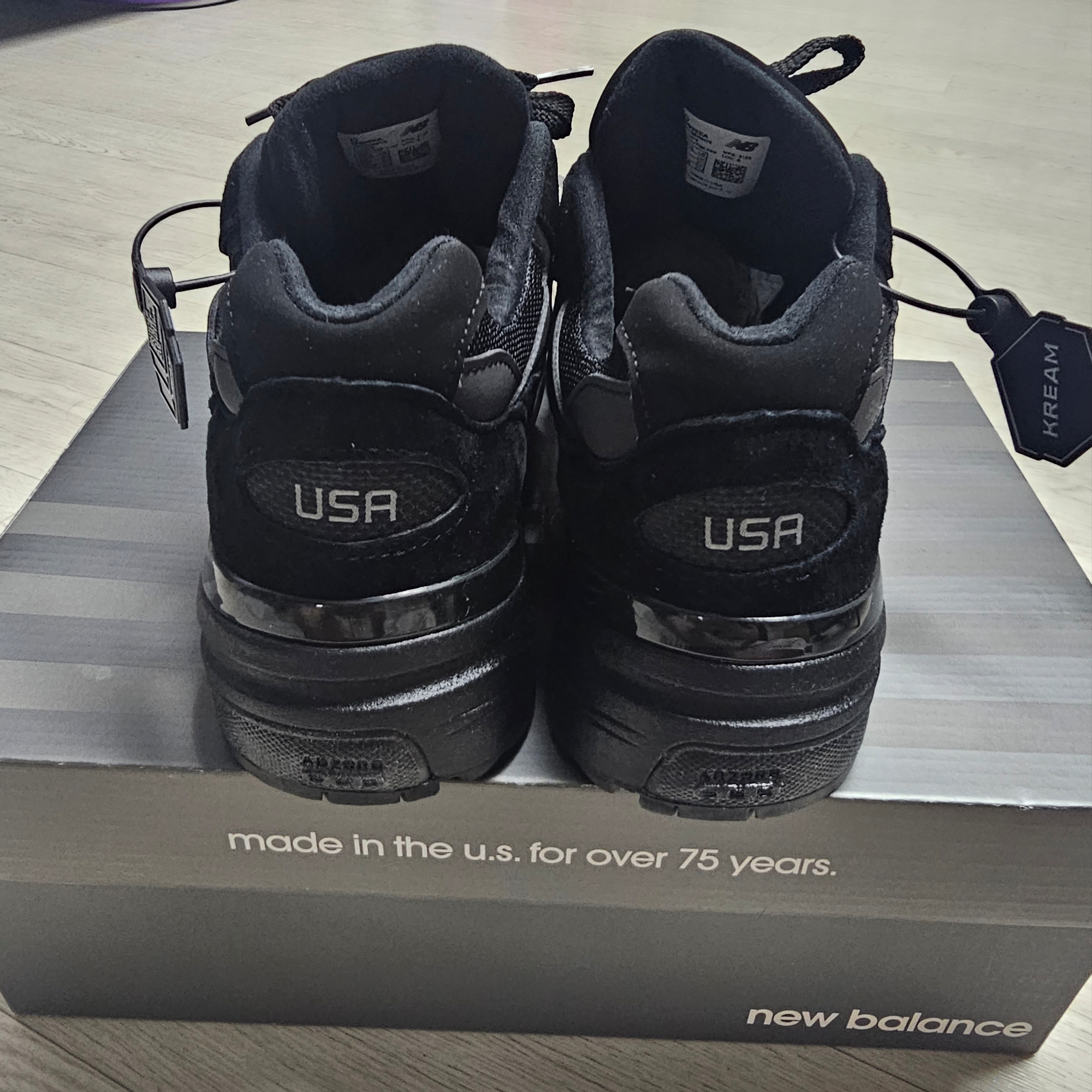 New Balance 992 Made in USA Triple Black 착용 스타일 - 2