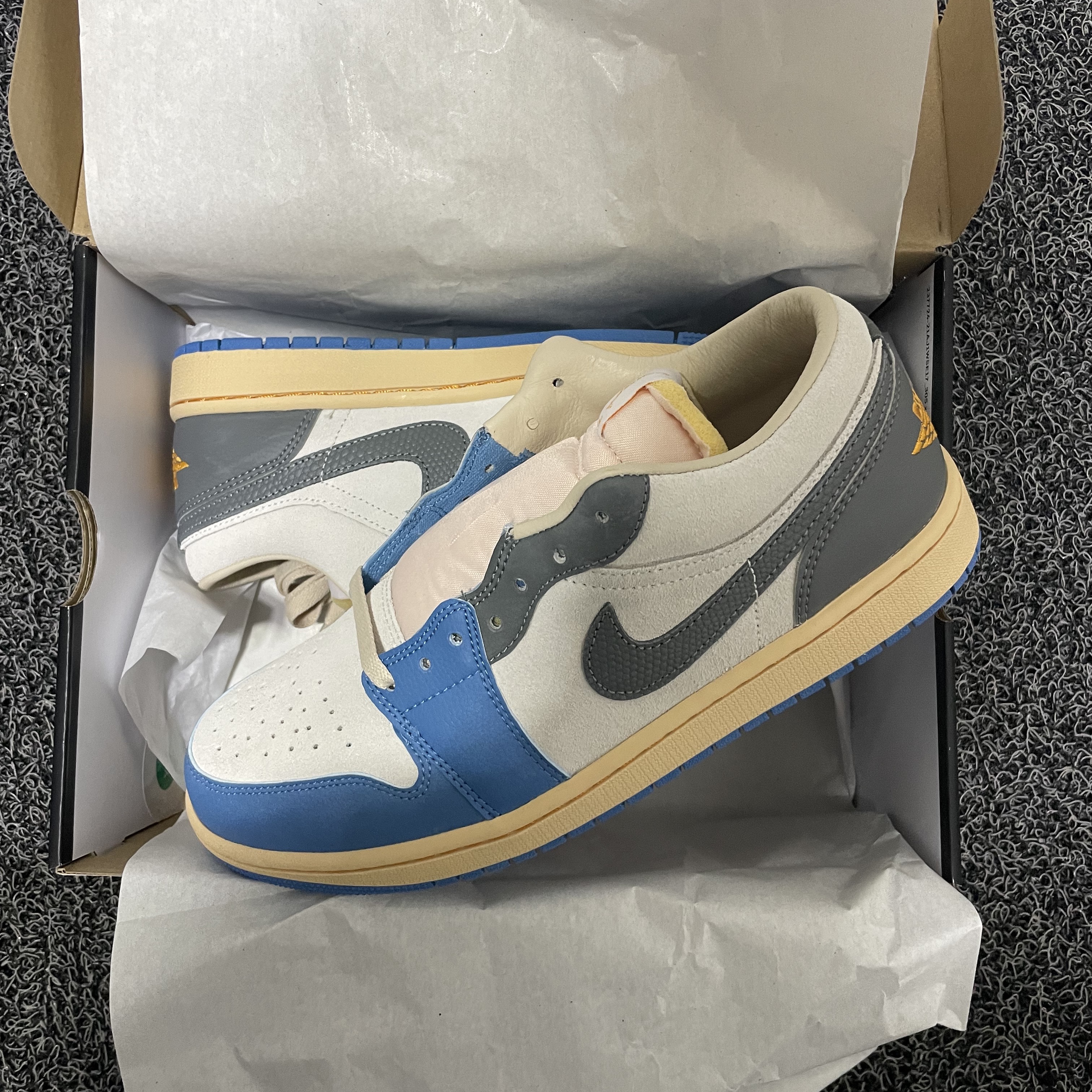 Jordan 1 Low SE Tokyo 96 착용 스타일 - 1
