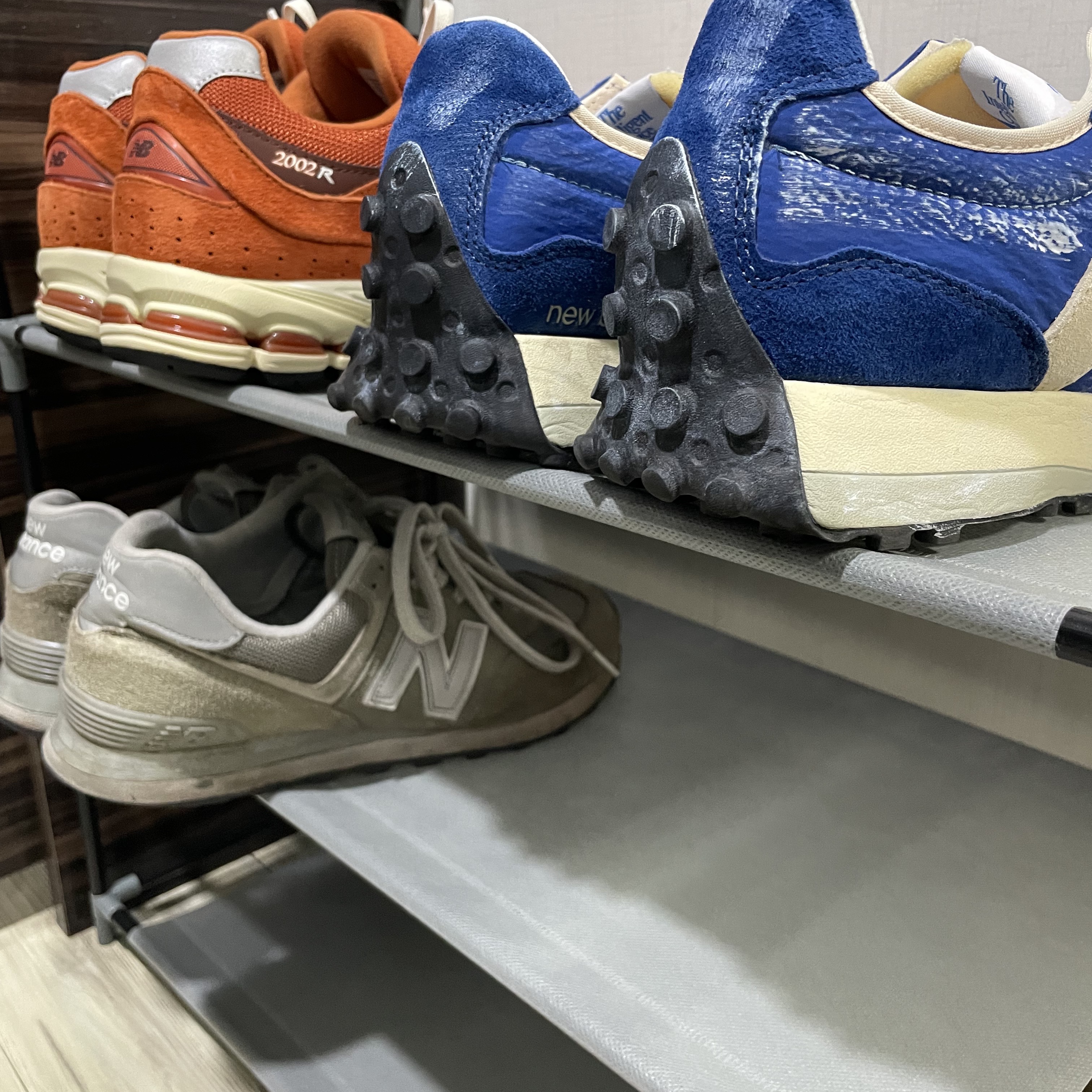 New Balance 2002R Rust Oxide, New Balance 327 Vintage Luxe Blue 착용 스타일 - 4
