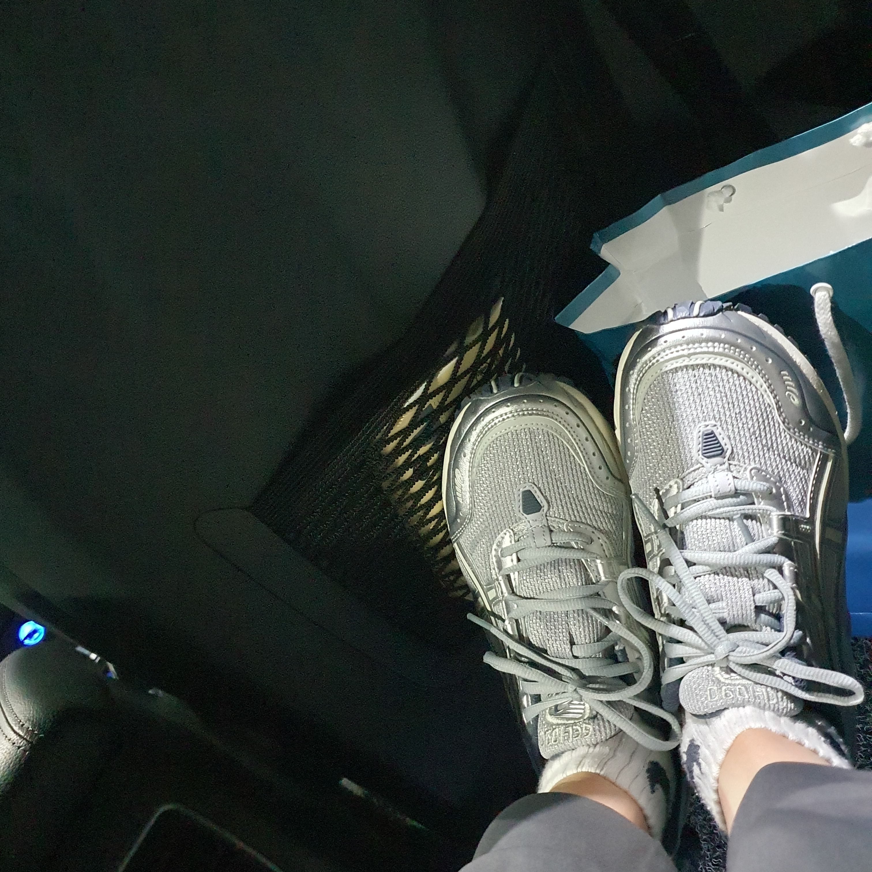 Asics Gel-1090 Piedmont Grey 착용 스타일