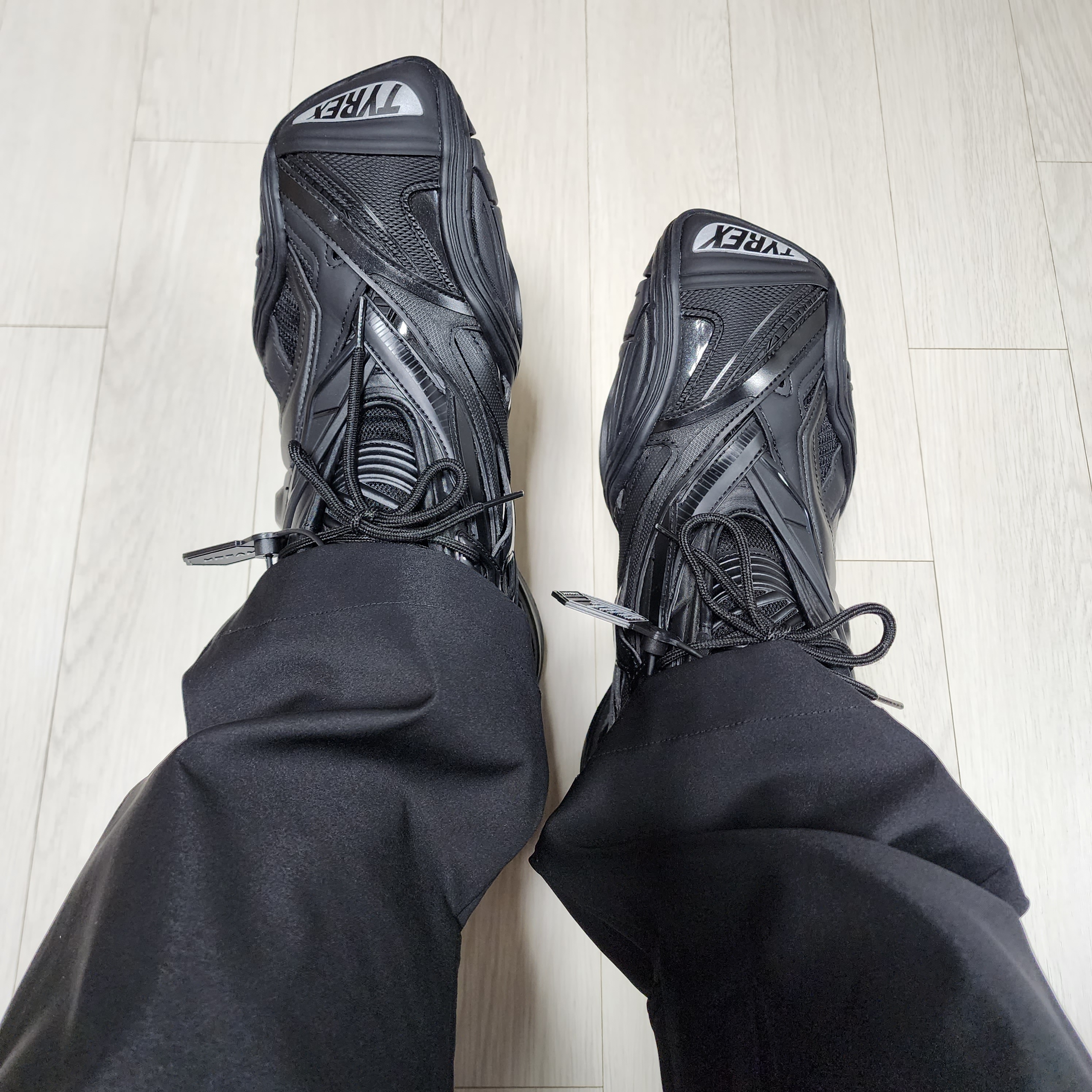 Balenciaga Tyrex Sneakers Black 착용 스타일 - 2