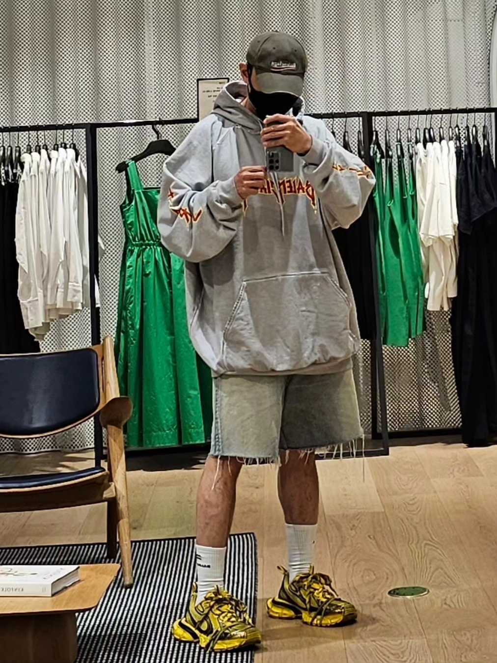 Balenciaga 3XL Sneakers Yellow Black 착용 스타일 - 4