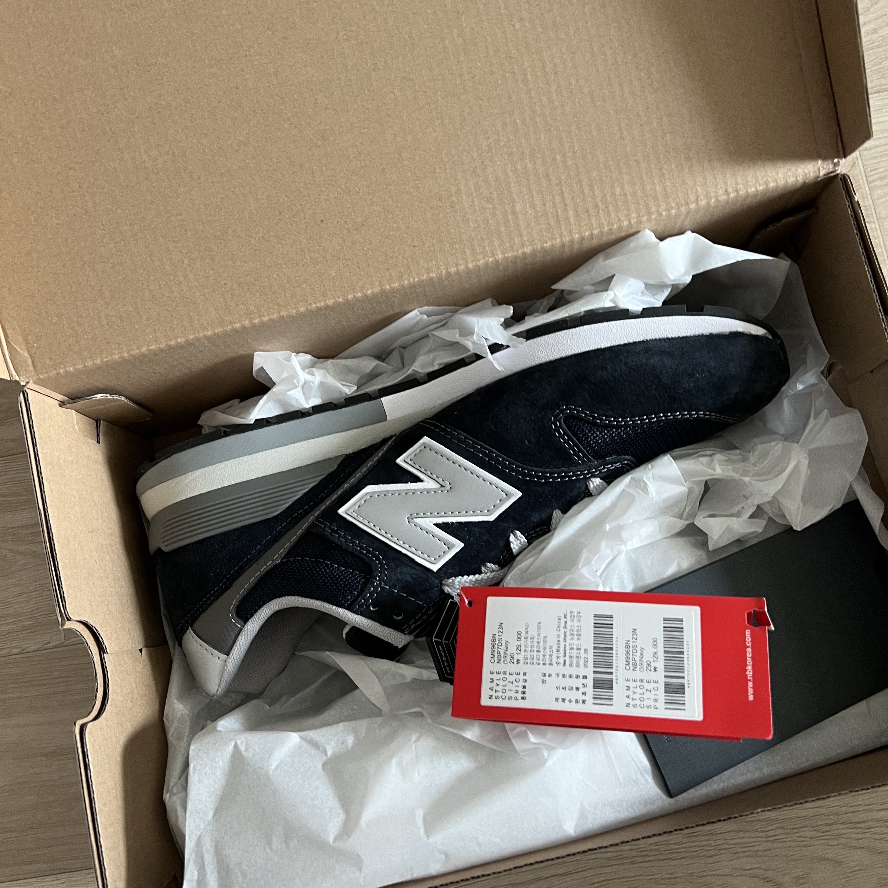 New Balance 996 Navy Silver 착용 스타일 - 1