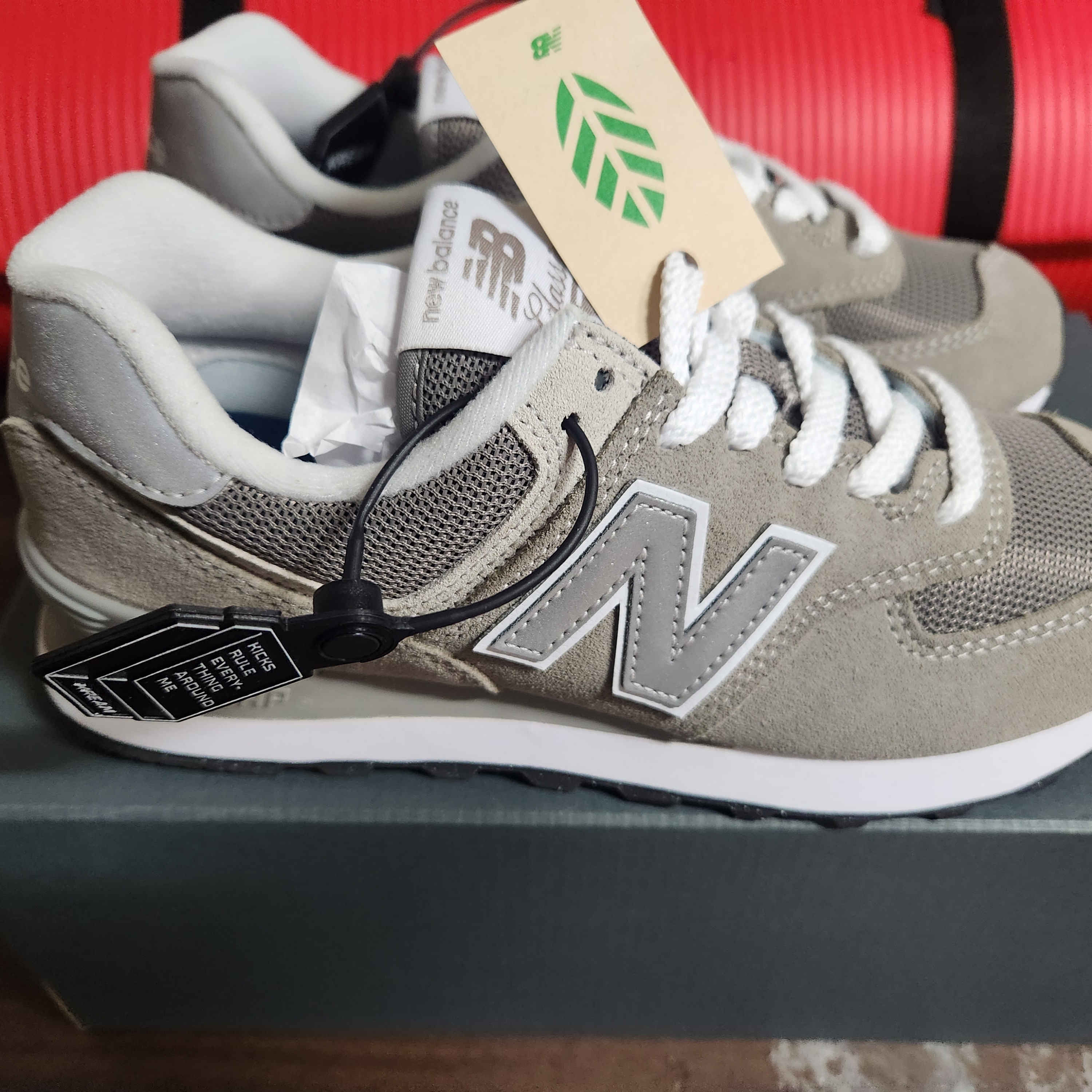 (W) New Balance 574 Worn By Anyone Grey - B Standard 착용 스타일 - 1