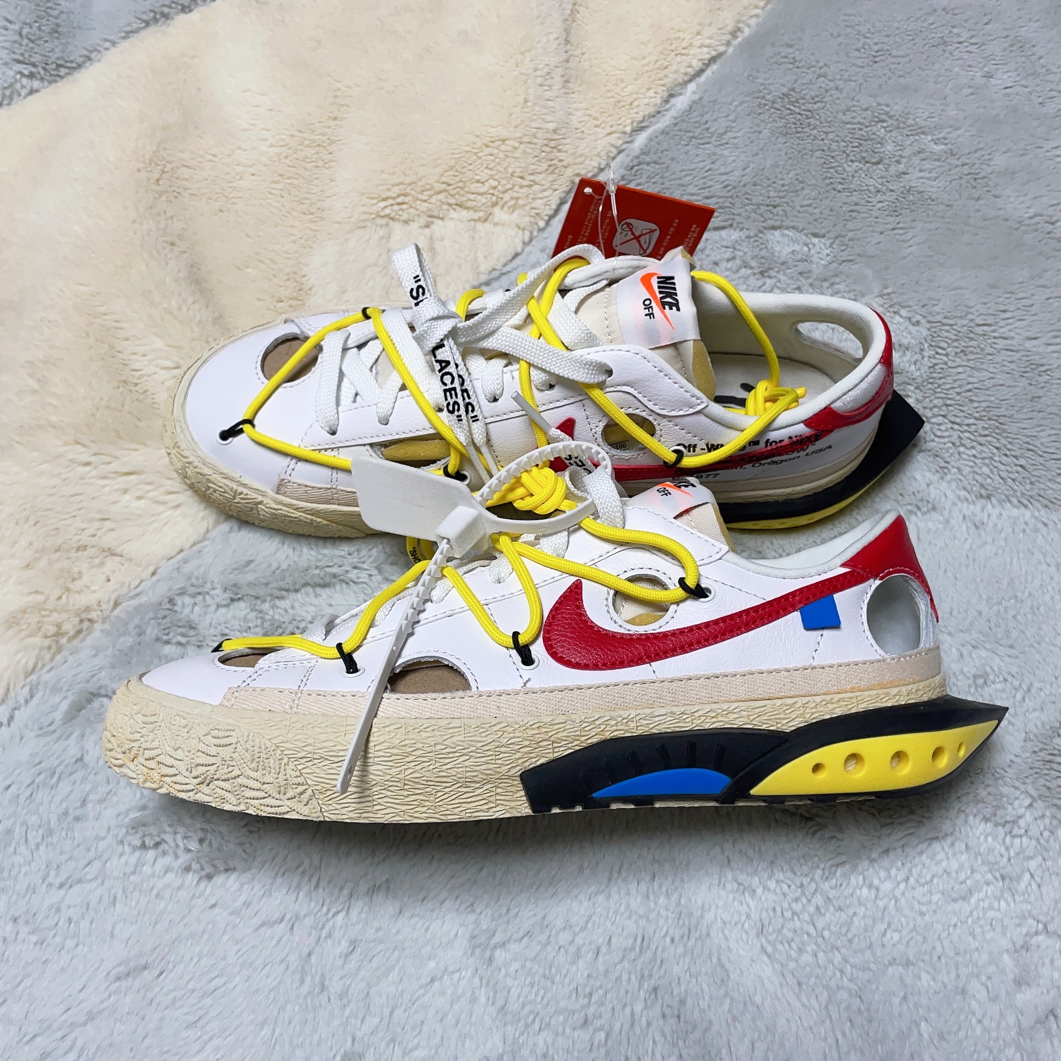 Nike x Off-White Blazer Low '77 White and University Red 착용 스타일 - 2