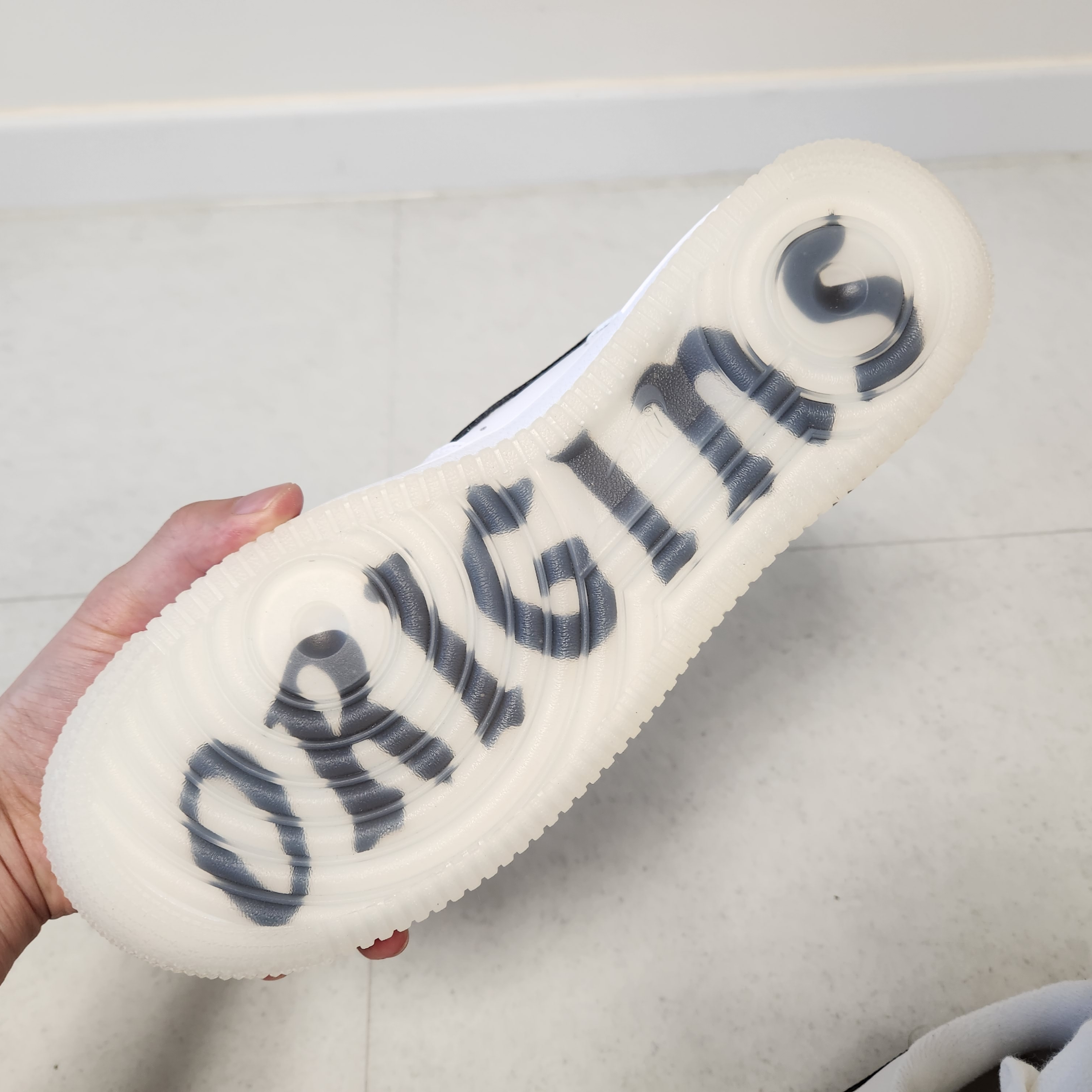 Nike Air Force 1 '07 PRM Bronx Origins 착용 스타일 - 4