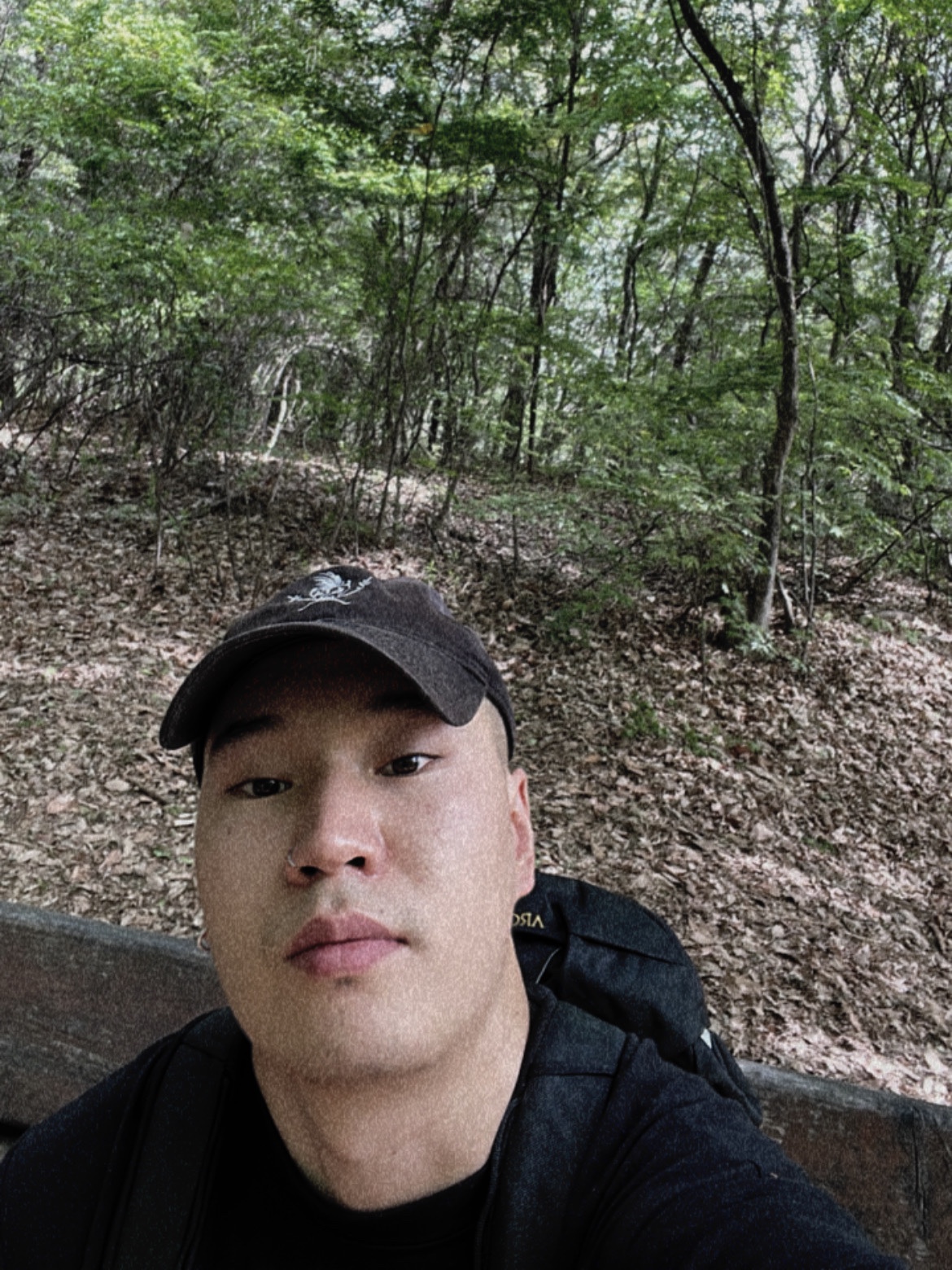 Arc'teryx Mantis 20 Backpack Black, Stussy 8 Ball T-Shirt Camo 착용 스타일 - 1