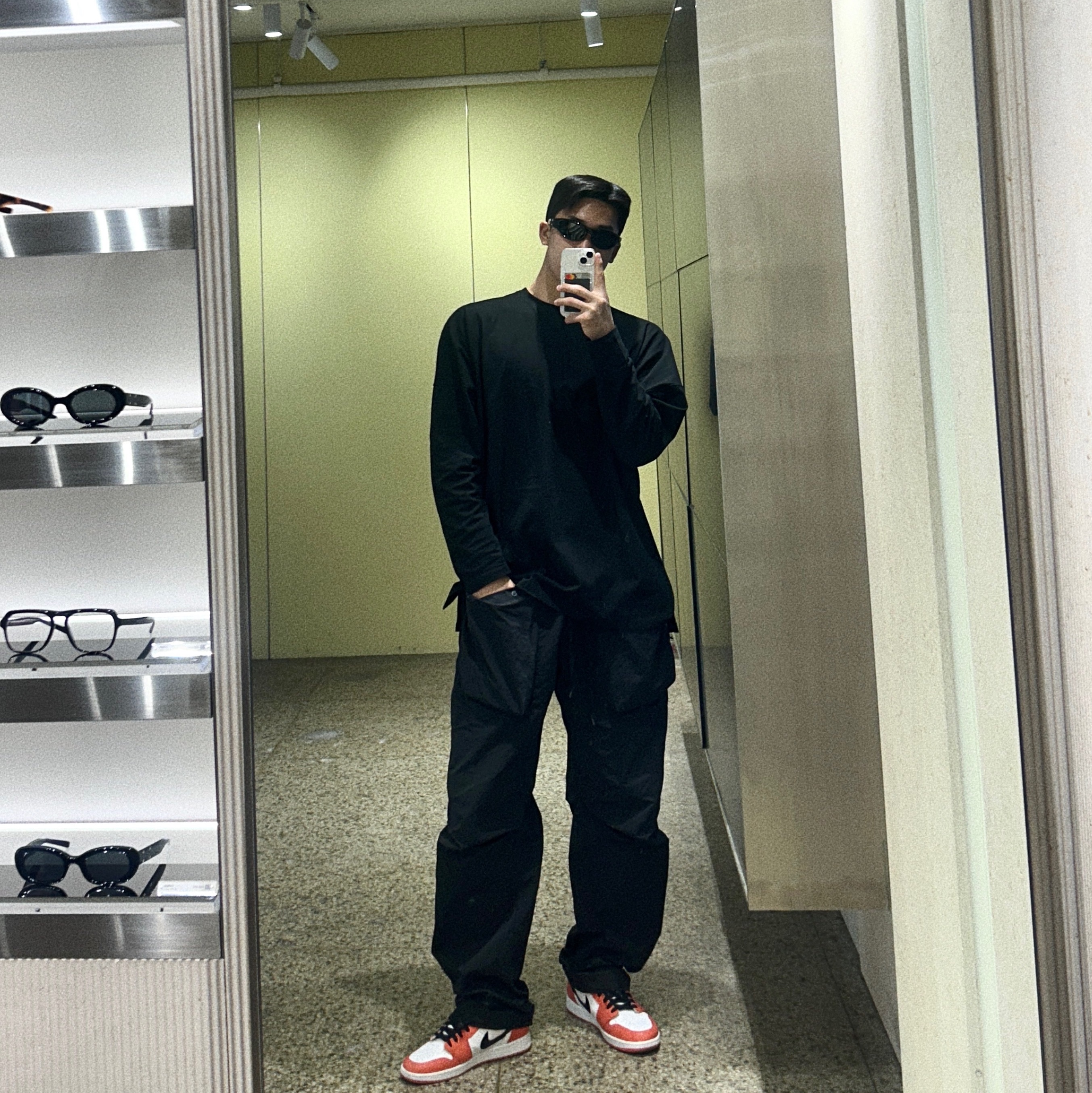 Gentle Monster x Maison Margiela MM003 Black Black, Jordan 1 Low OG Starfish 착용 스타일