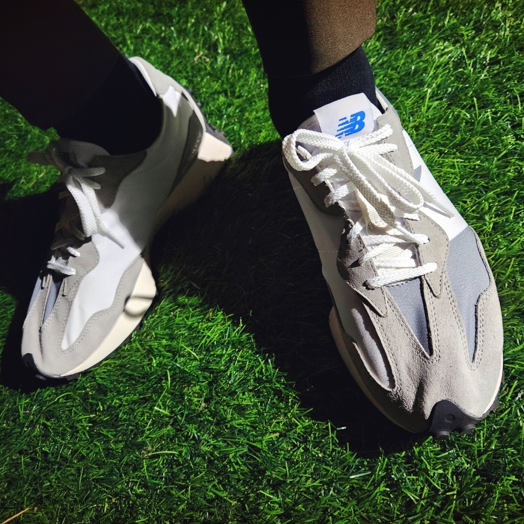 New Balance 327 Grey 착용 스타일 - 4