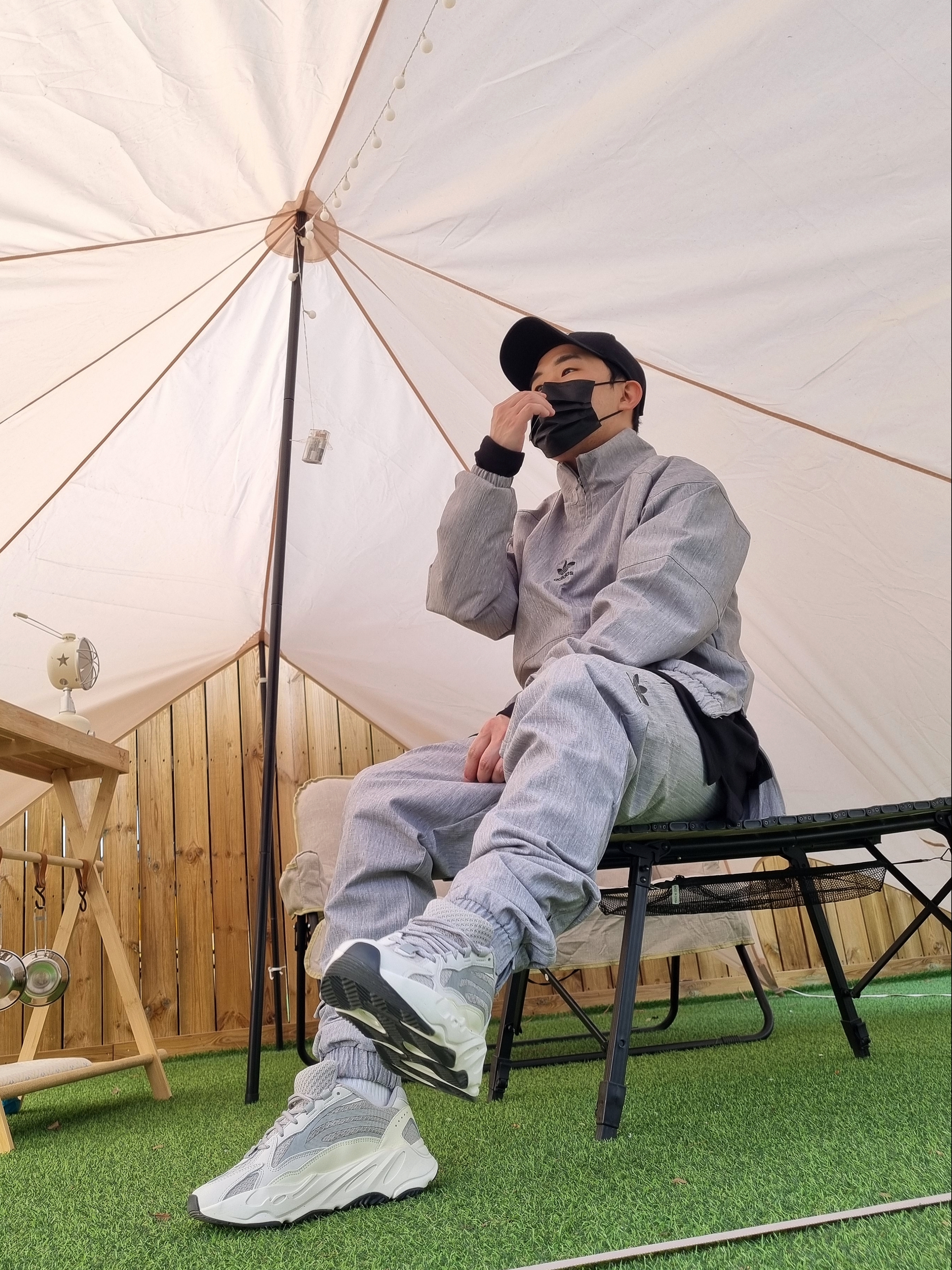 Adidas Yeezy Boost 700 V2 Static 2022 착용 스타일