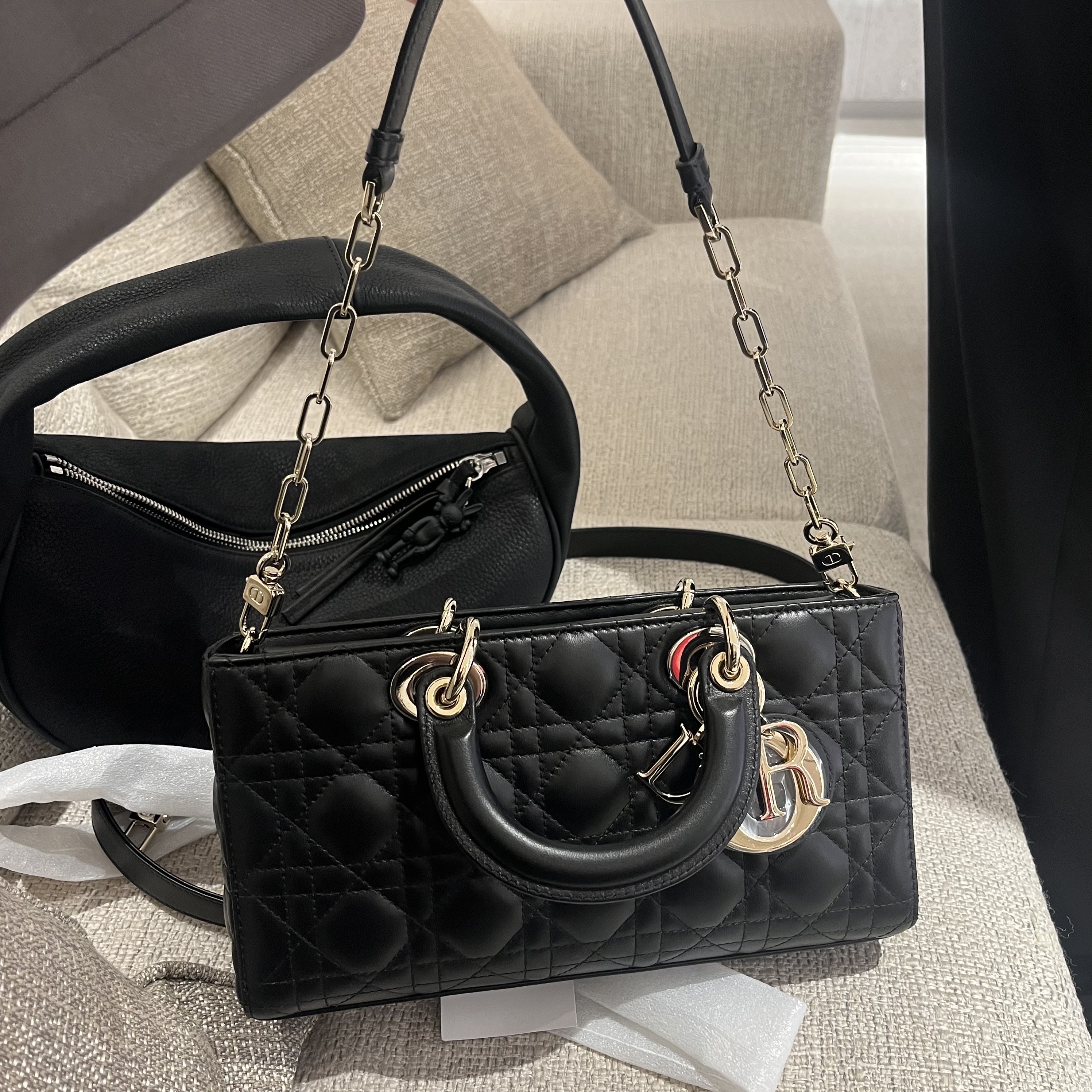 Dior Lady D-Joy Bag Cannage Lambskin Black, Kaws Tokyo First Accomplice Keychain Black 착용 스타일