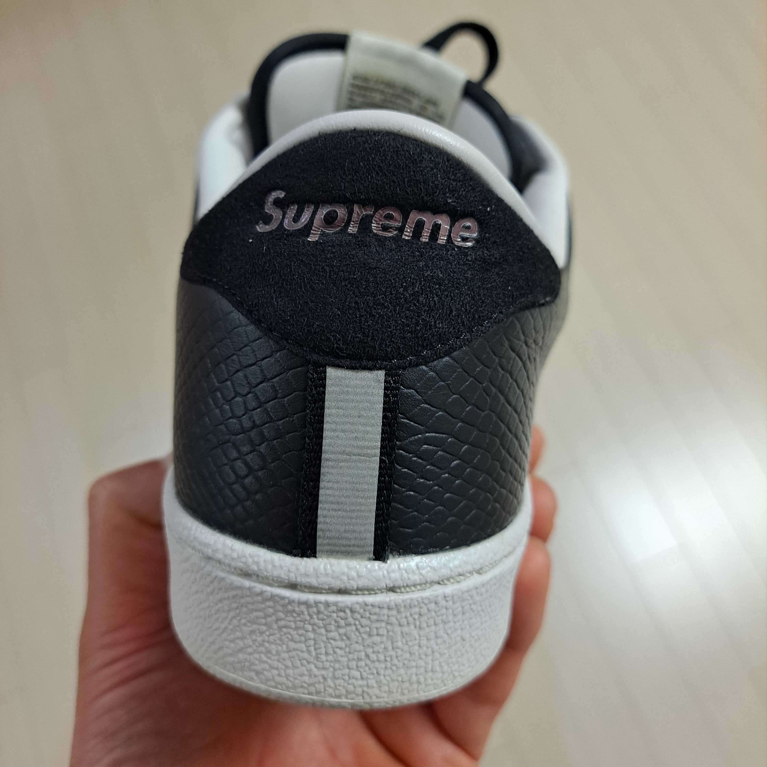 Nike x Supreme SB Tennis Classic Volt 착용 스타일 - 2