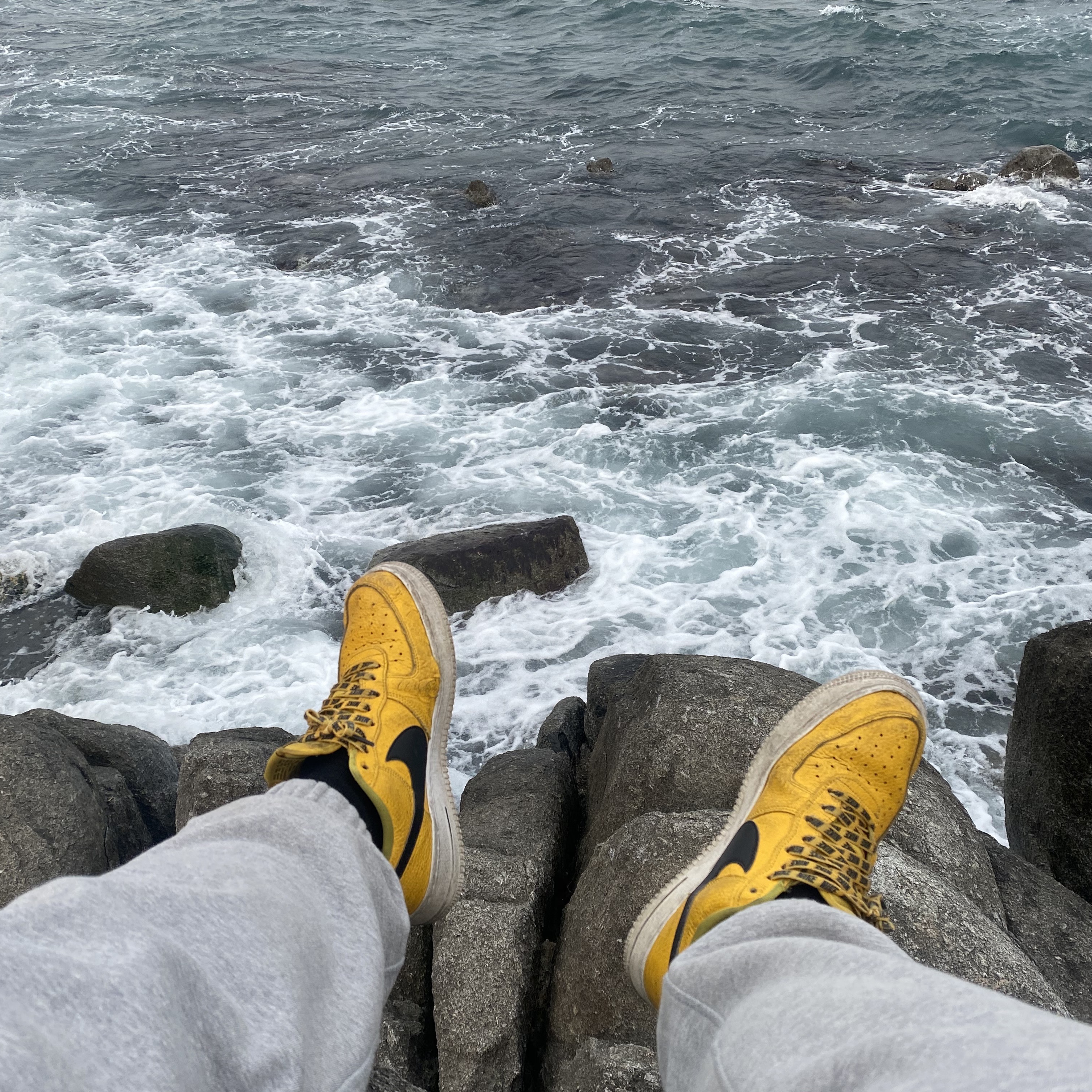 Nike Air Force 1 Low NBA Amarillo 착용 스타일