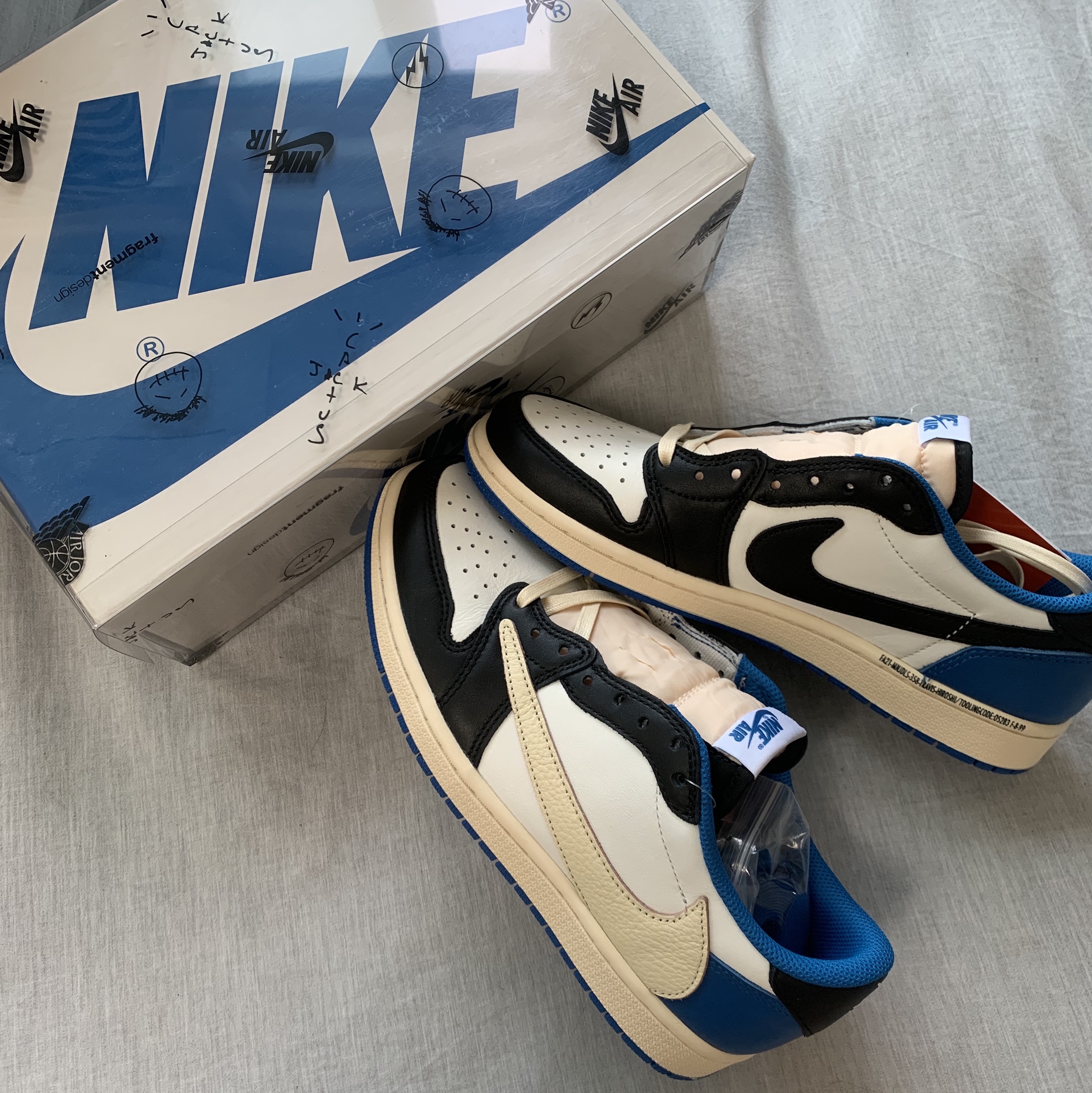 Jordan 1 x Travis Scott x Fragment Retro Low OG SP Military Blue 착용 스타일