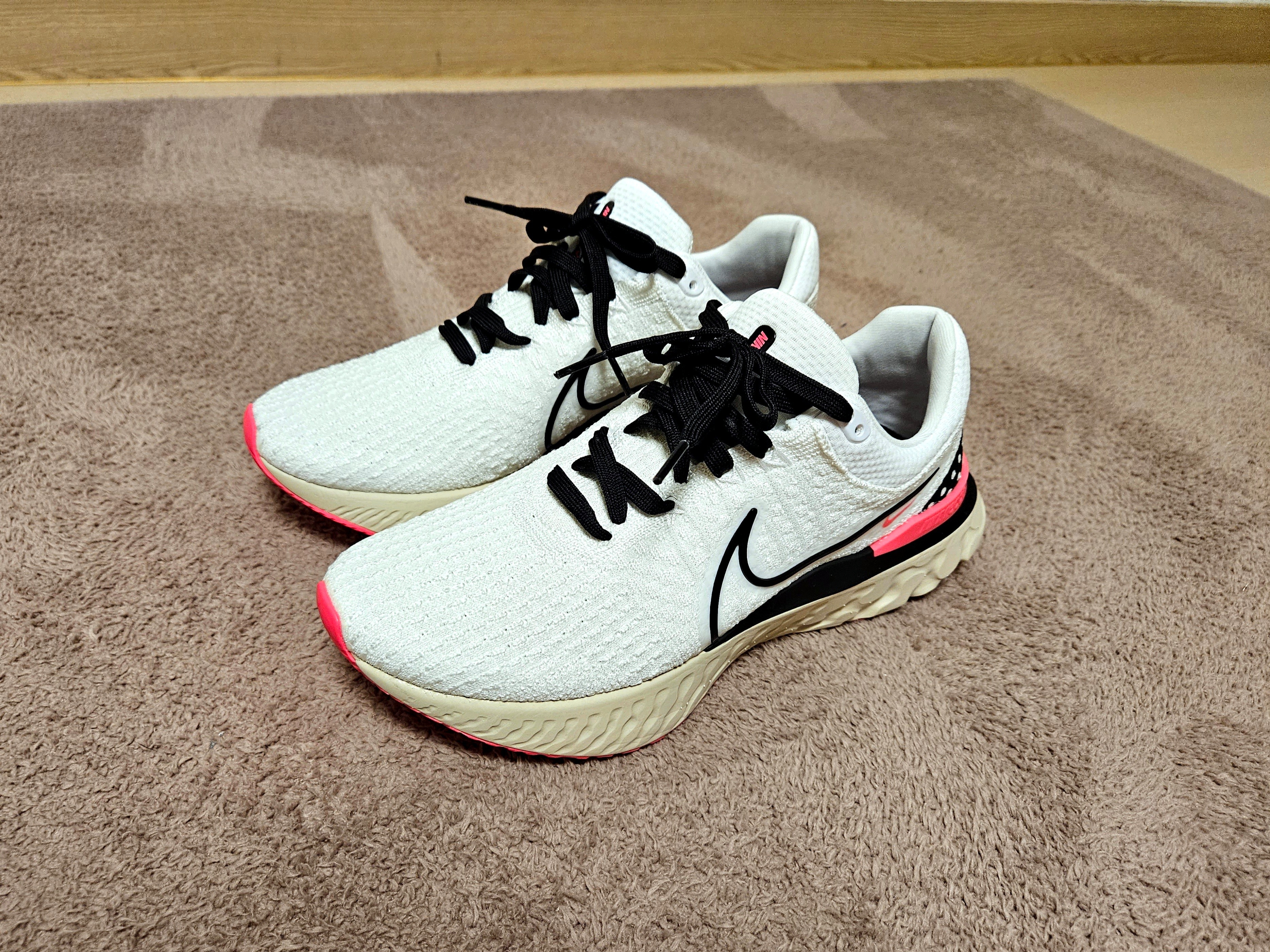Nike React Infinity Run Flyknit 3 White Black 착용 스타일 - 2