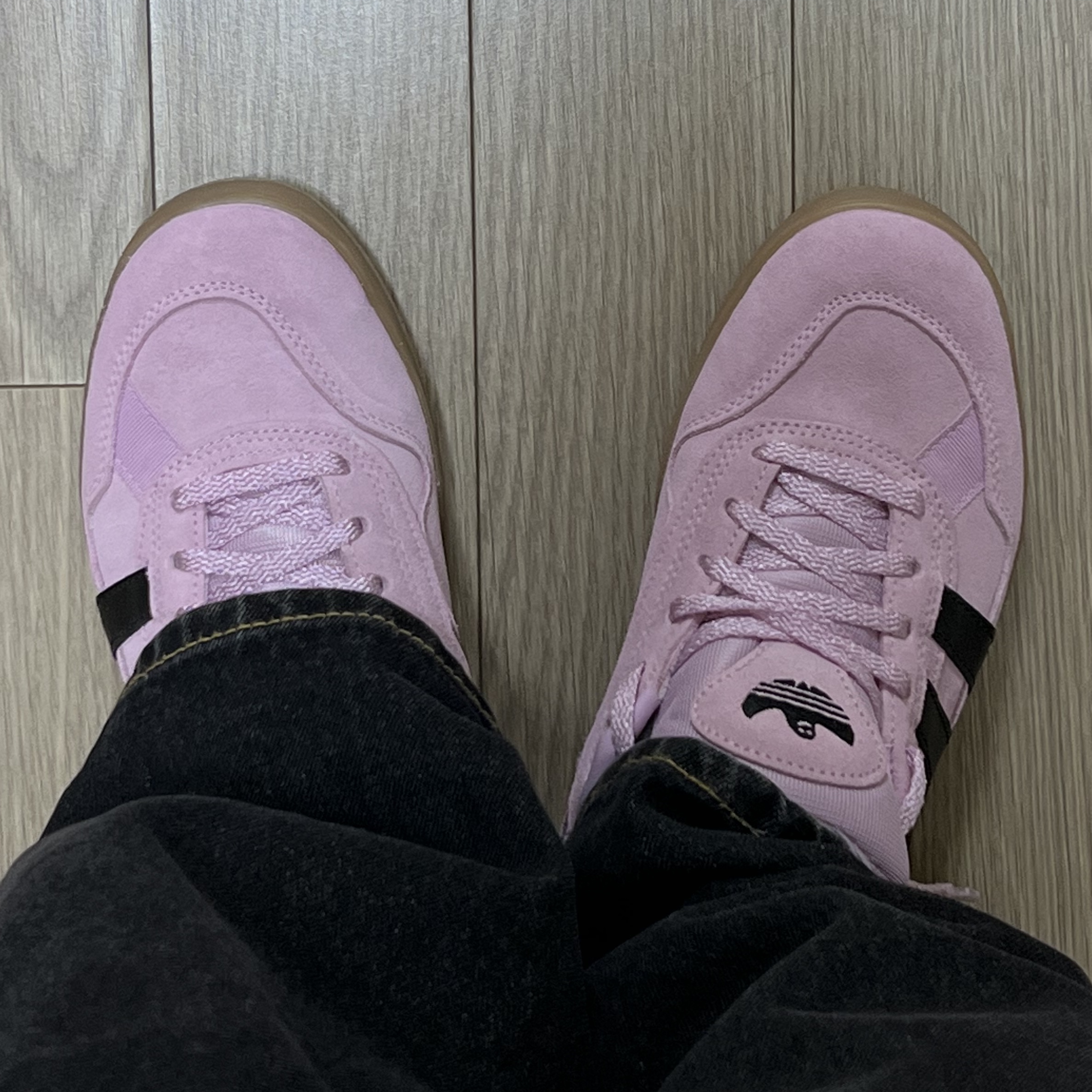 Adidas x Mark Gonzales Aloha Super Light Orchid Core Black 착용 스타일