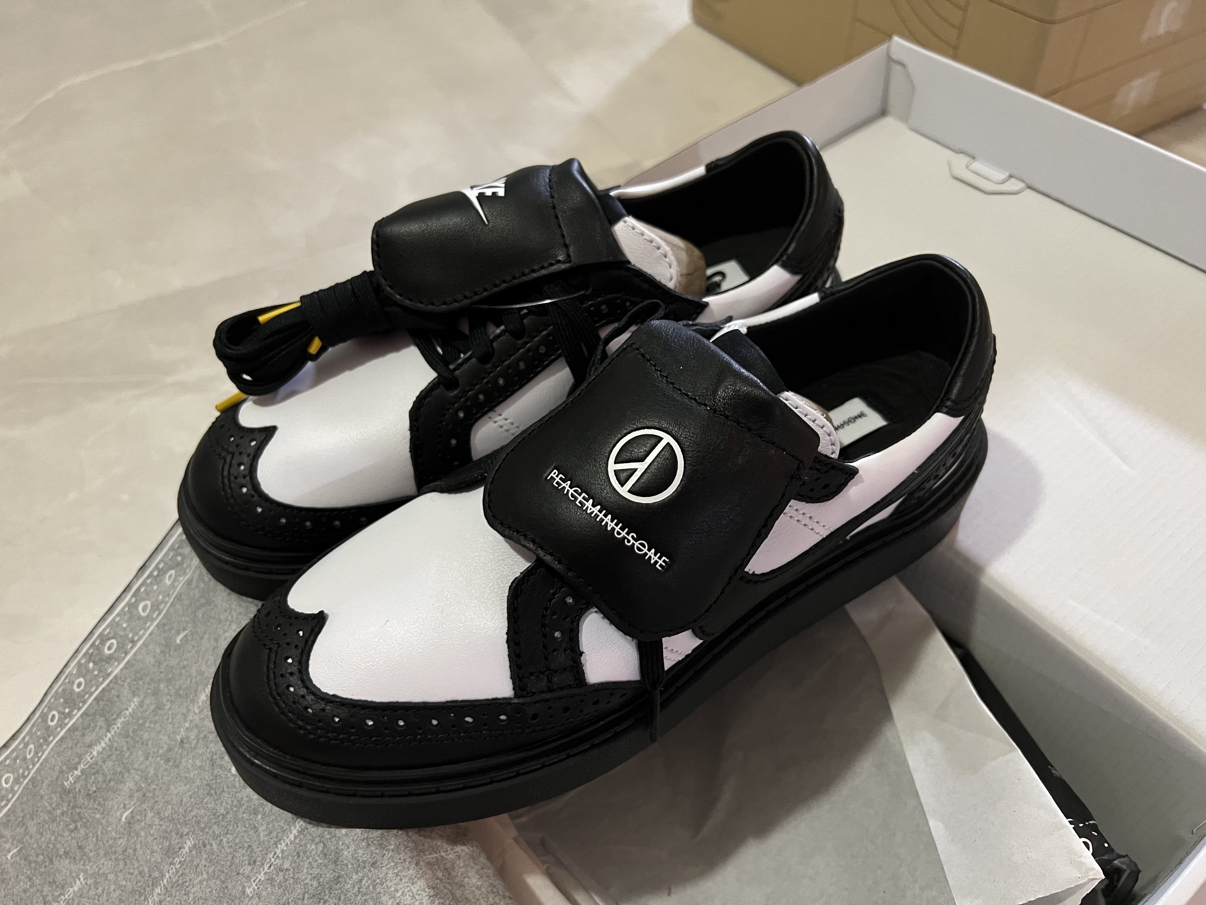 Nike x Peaceminusone Kwondo1 Black and White 착용 스타일 - 2