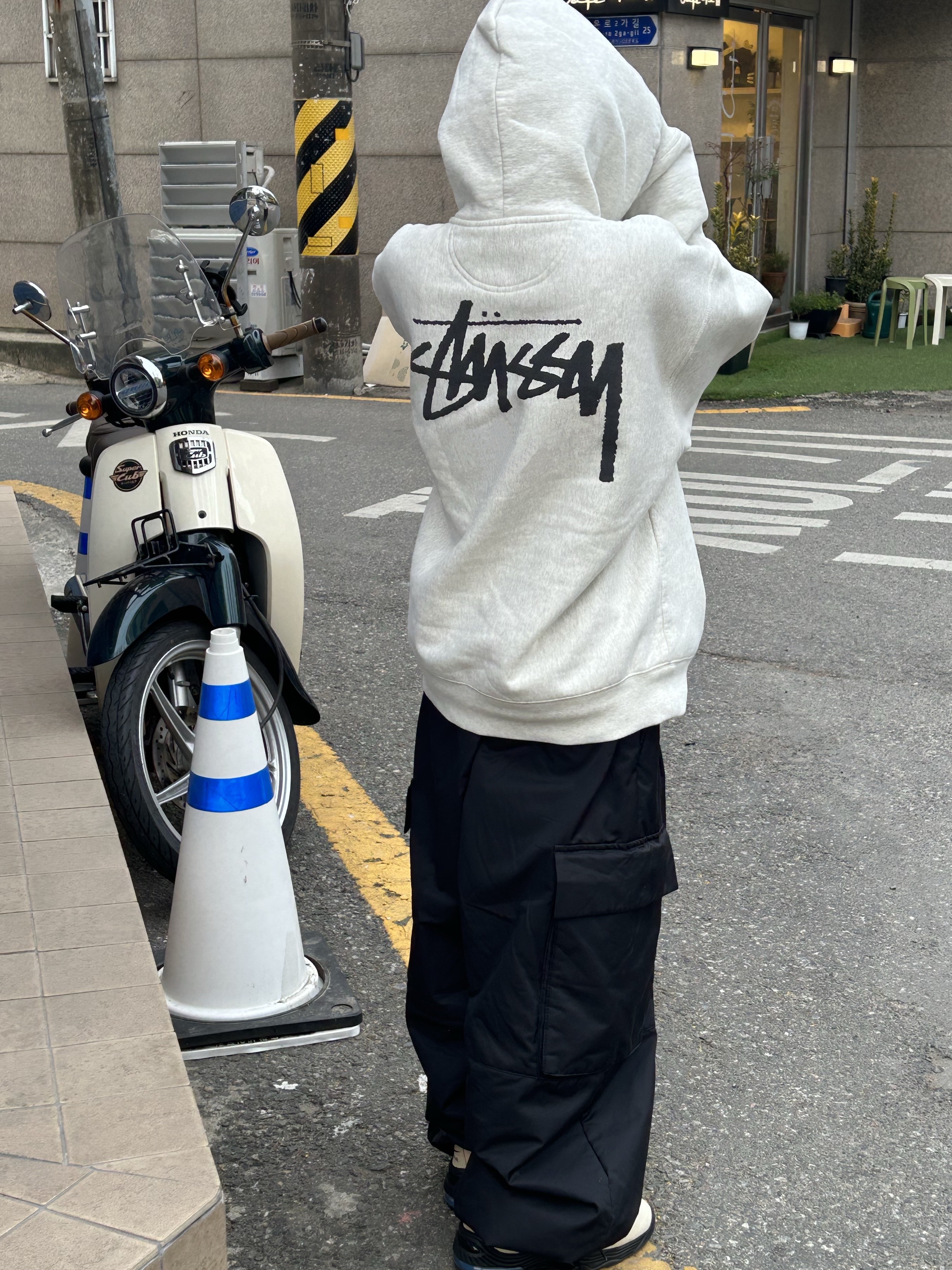 Stussy Basic Stussy Hoodie Ash Heather 2023 착용 스타일
