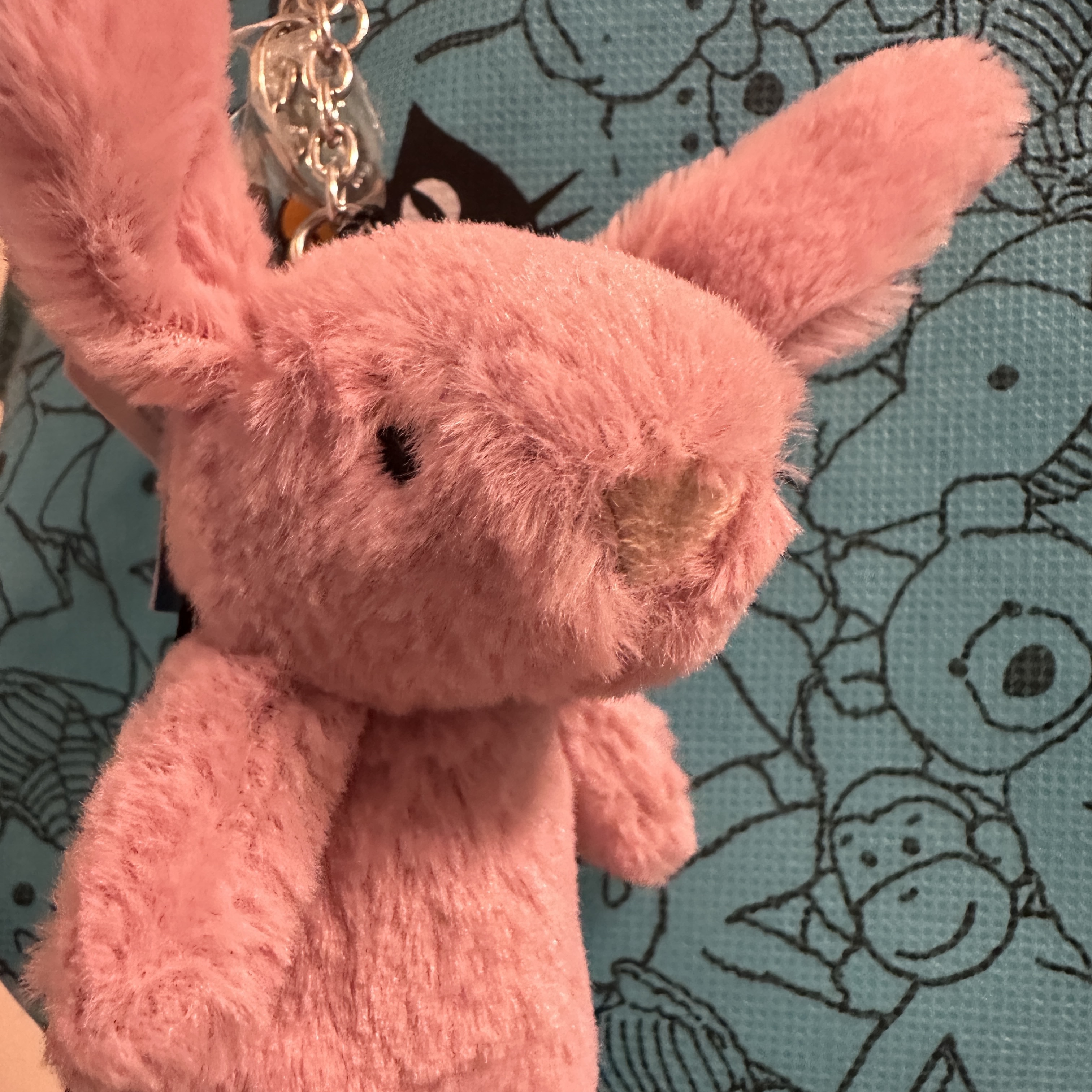 Jellycat Bashful Bunny Bag Charm Tulip 착용 스타일 - 2