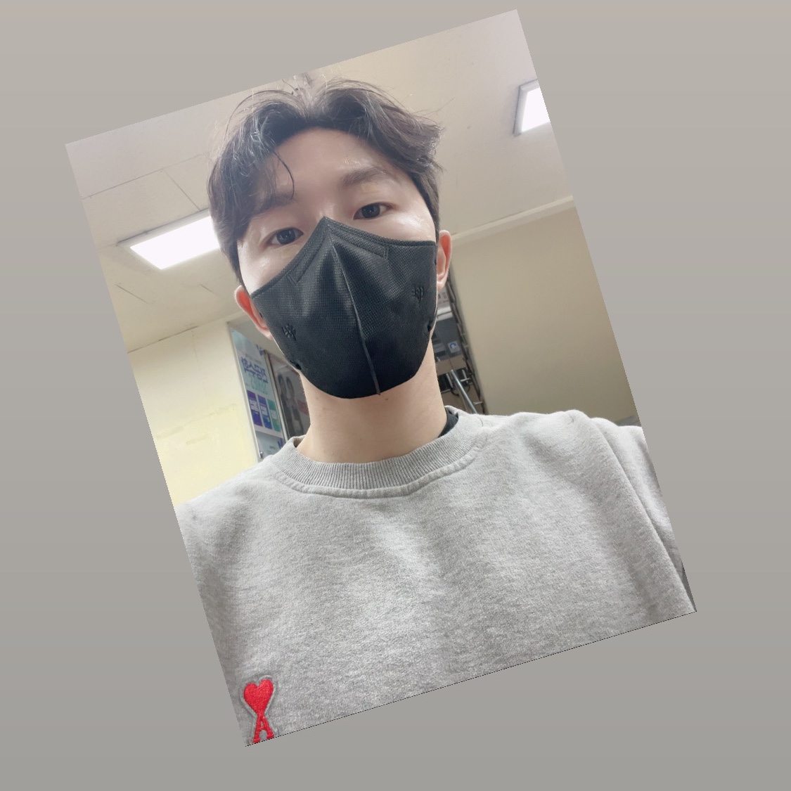 AMI de Coeur Sweatshirt Heather Grey 착용 스타일
