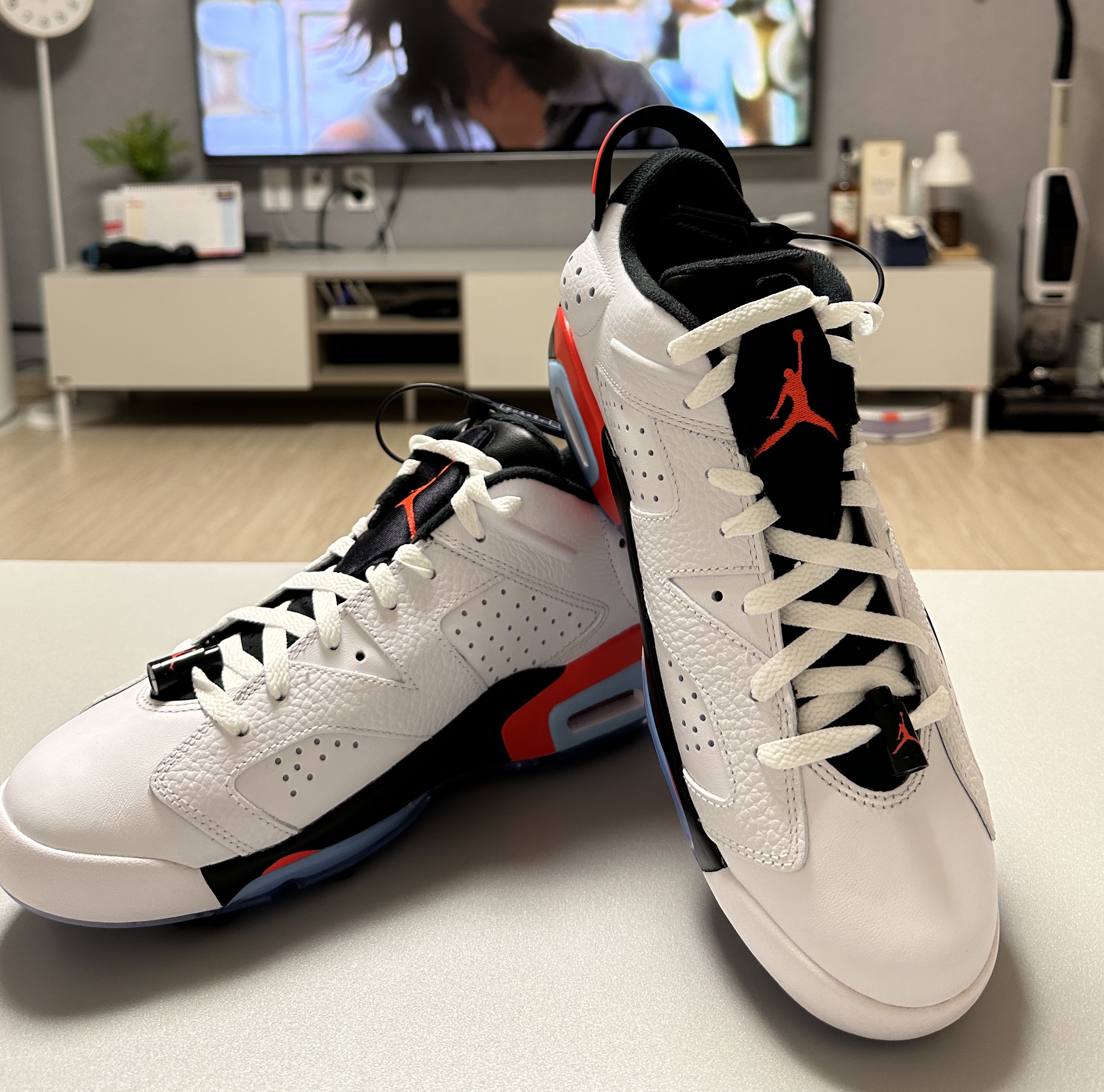 Jordan 6 Retro Low Golf White Infrared 23 착용 스타일