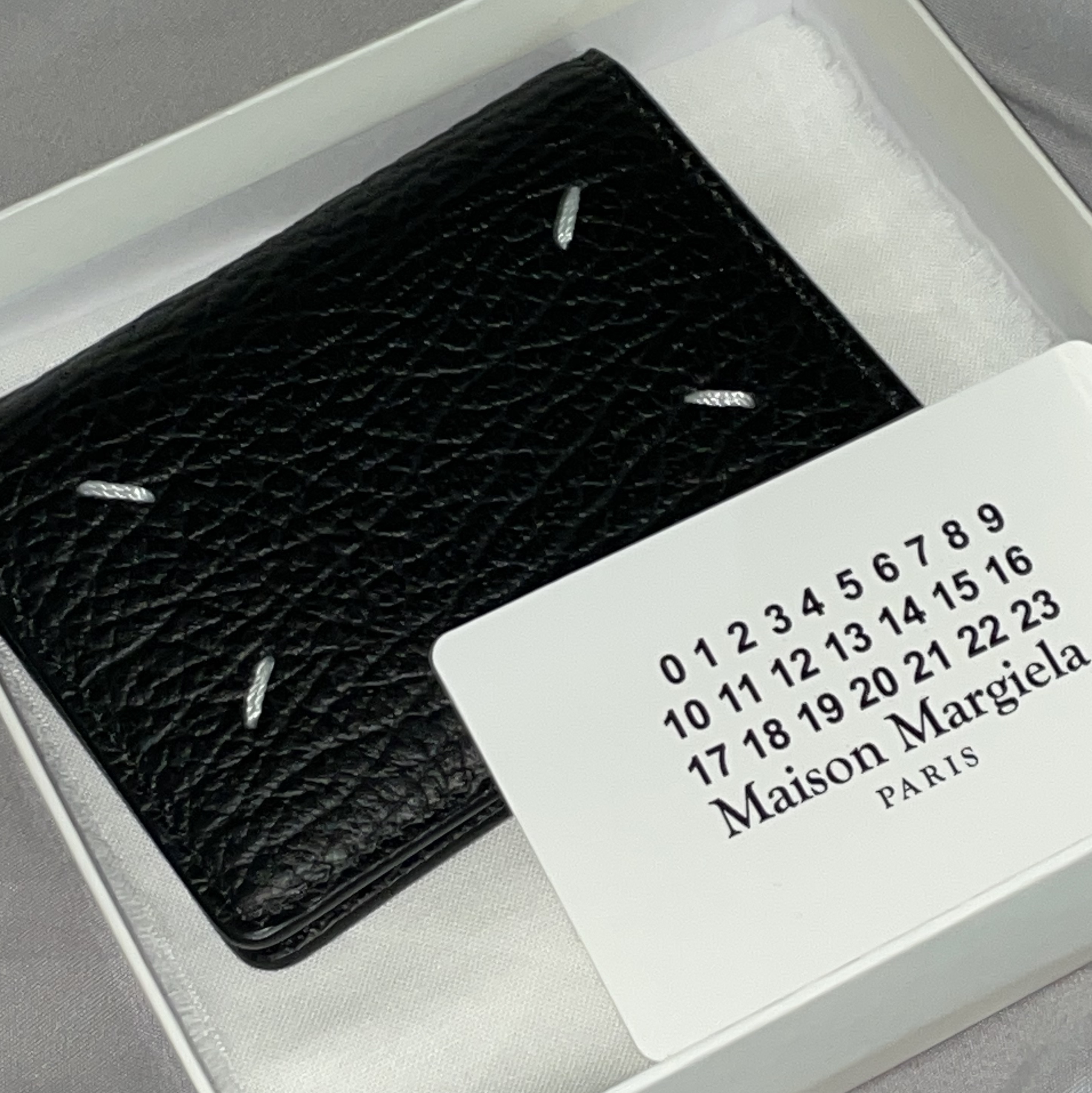 Maison Margiela Keyring Wallet Black 착용 스타일