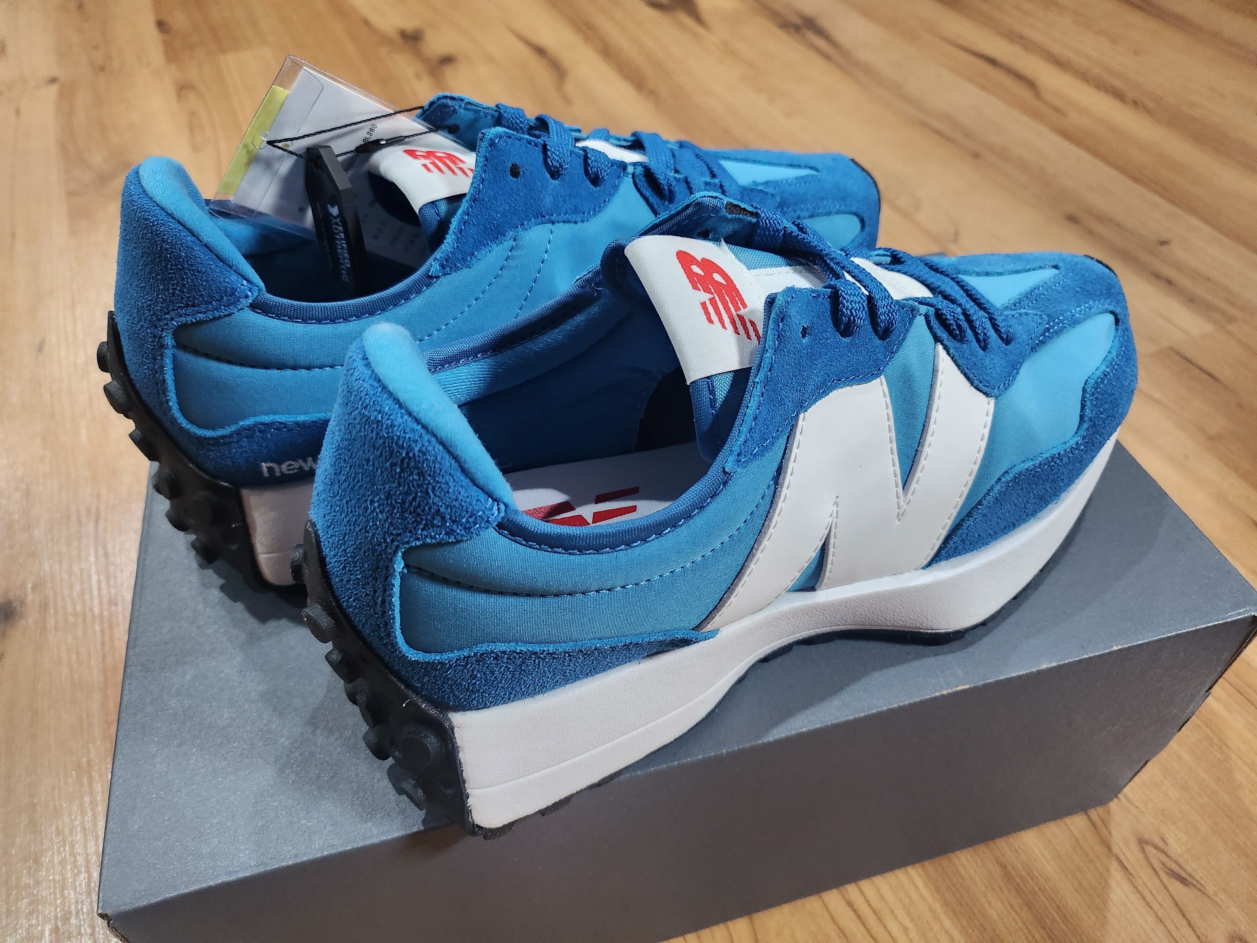 New Balance 327 Light Rogue Wave 착용 스타일 - 3
