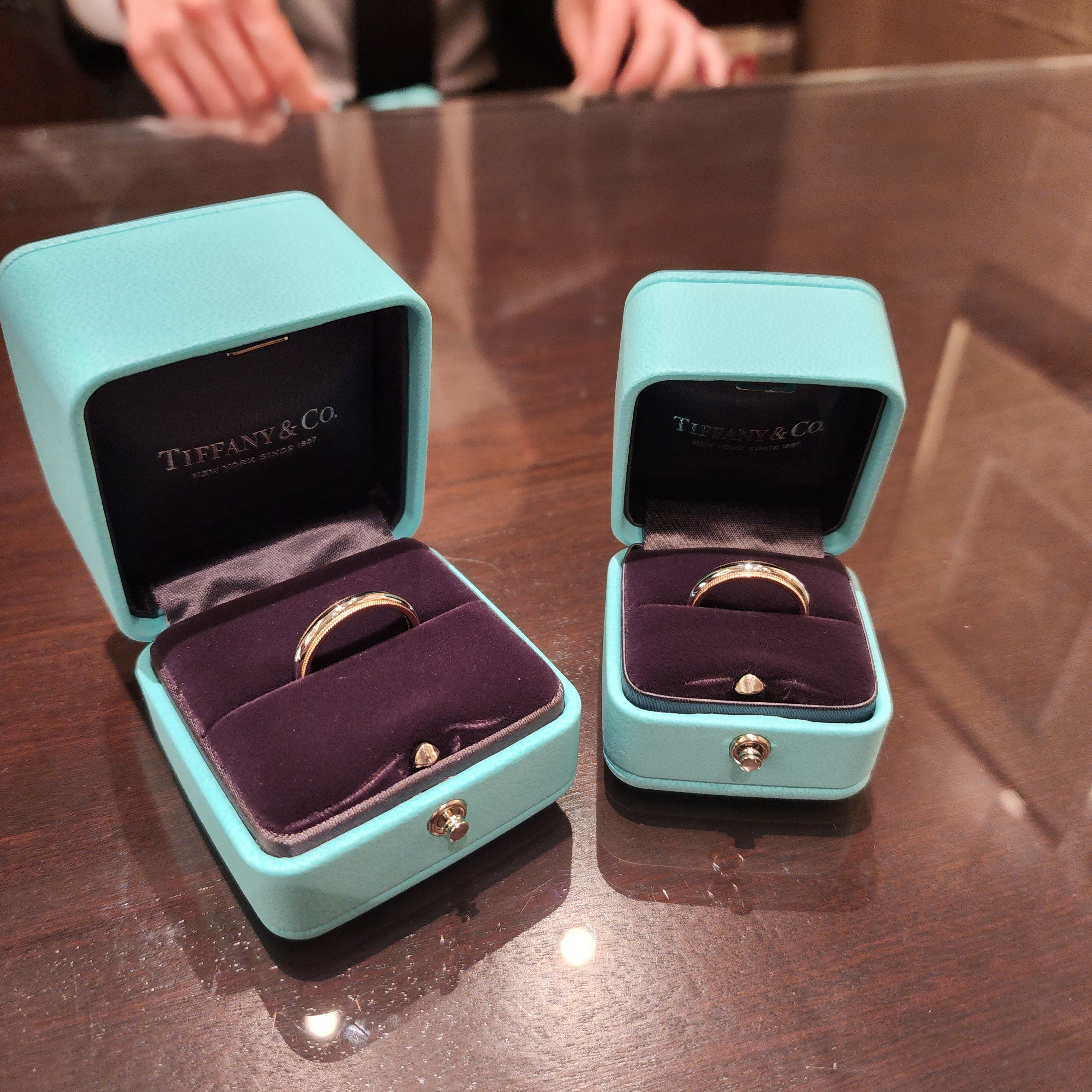 Tiffany & Co. Together Milgrain Band Ring 3.5mm Platinum Rose Gold 착용 스타일