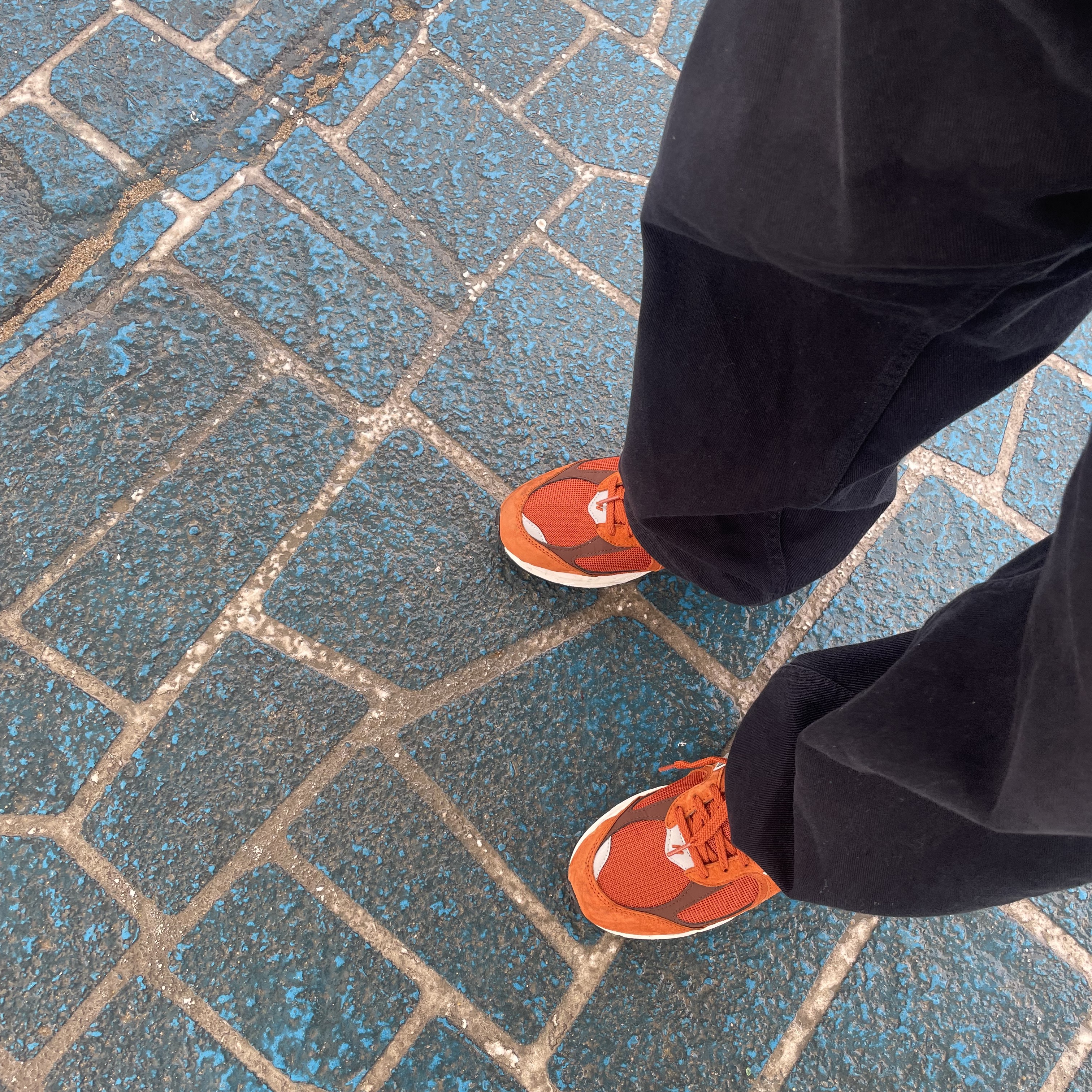 New Balance 2002R Rust Oxide 착용 스타일