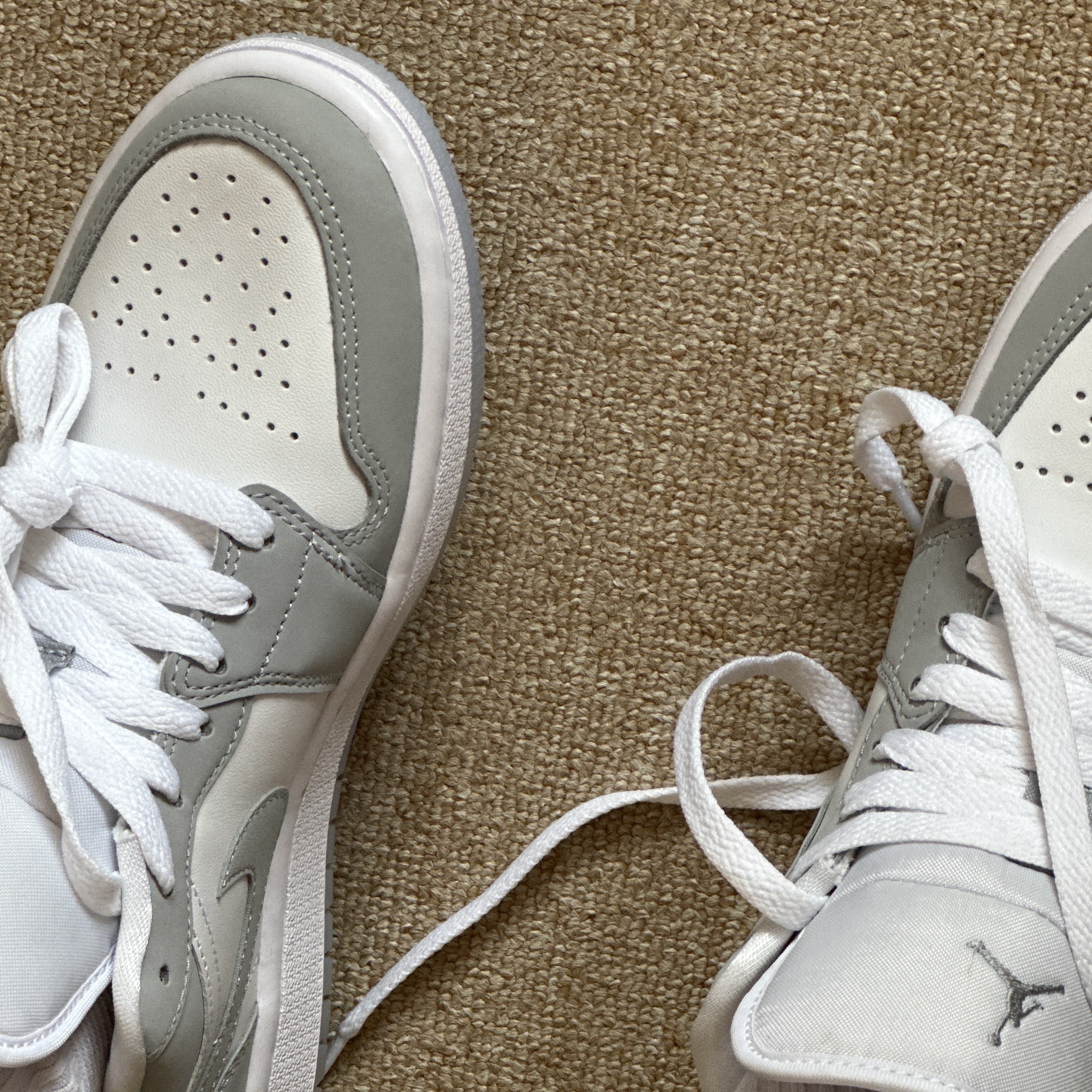 (W) Jordan 1 Low White Wolf Grey 착용 스타일