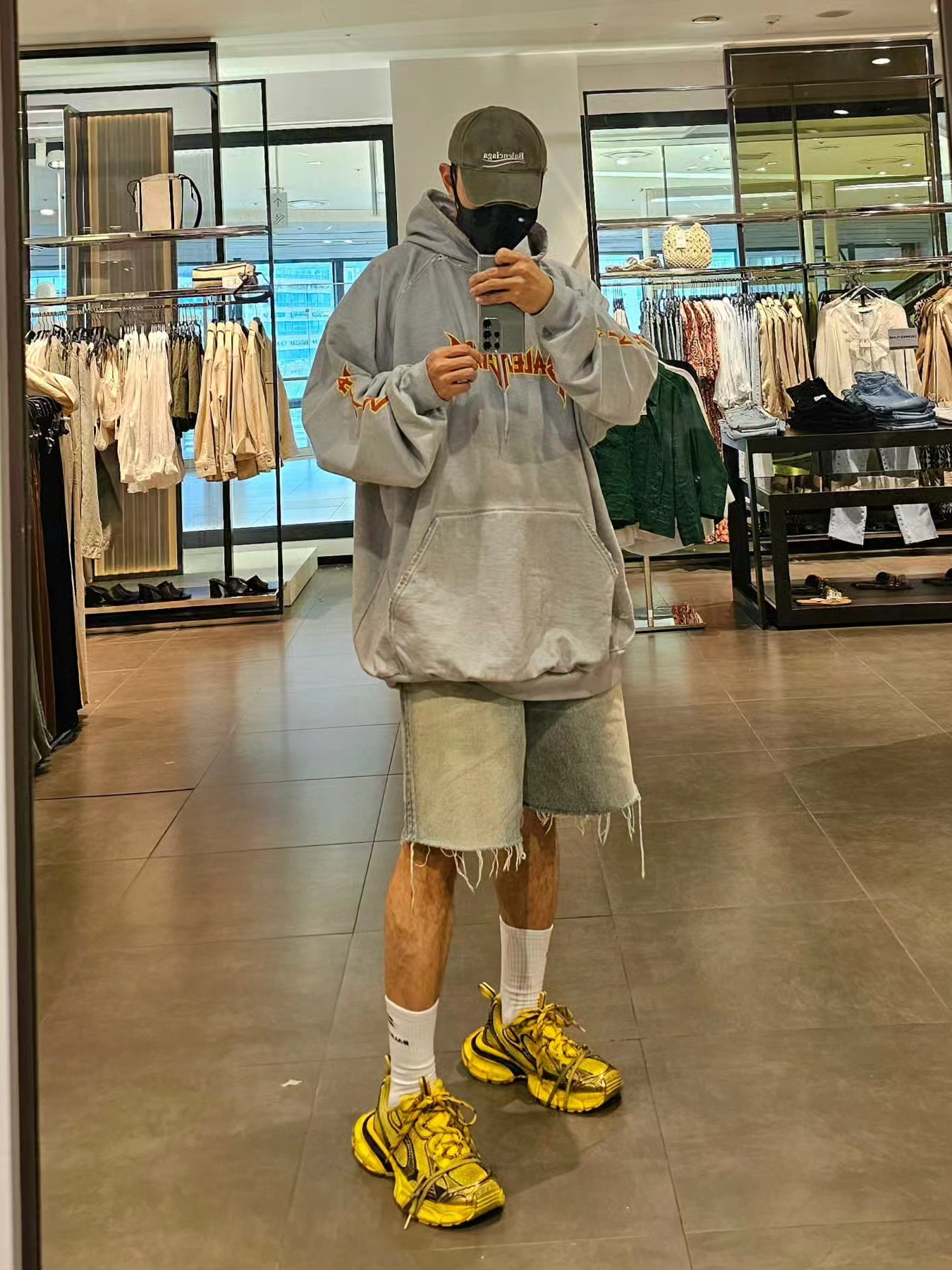 Balenciaga 3XL Sneakers Yellow Black 착용 스타일 - 3