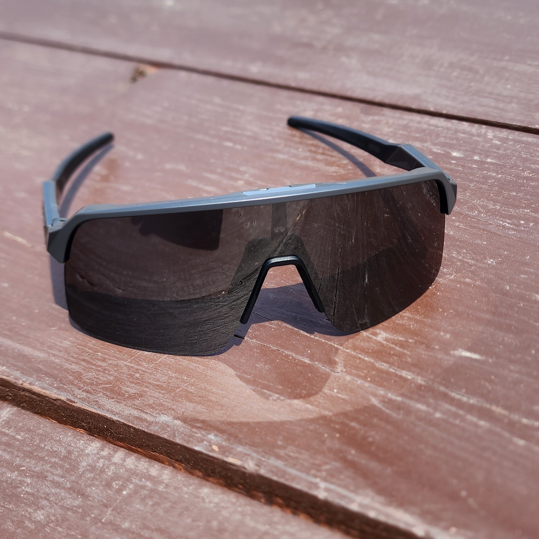 Oakley Sutro Polished Black Frame Prizm Black Lenses Low Bridge Fit 착용 스타일 - 1