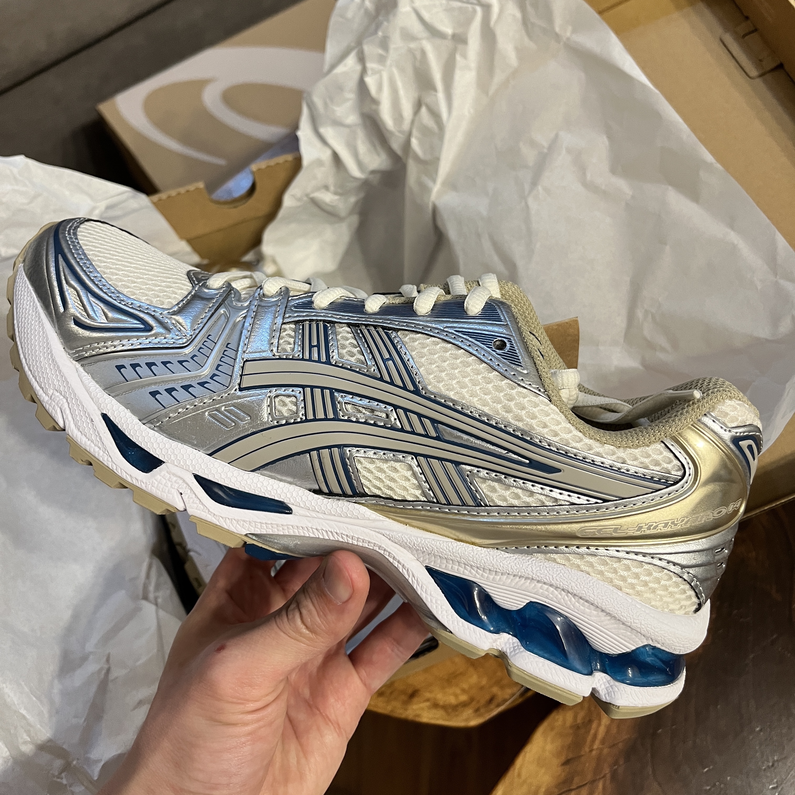 Asics Gel-Kayano 14 Cream Pure Silver 착용 스타일 - 1