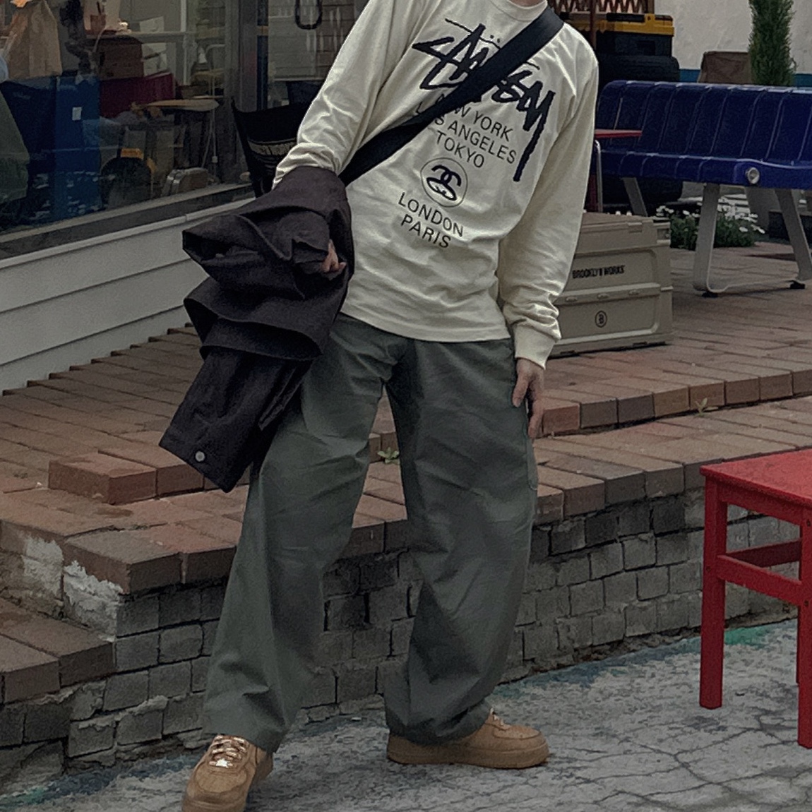 Stussy World Tour LS T-Shirt Putty 착용 스타일