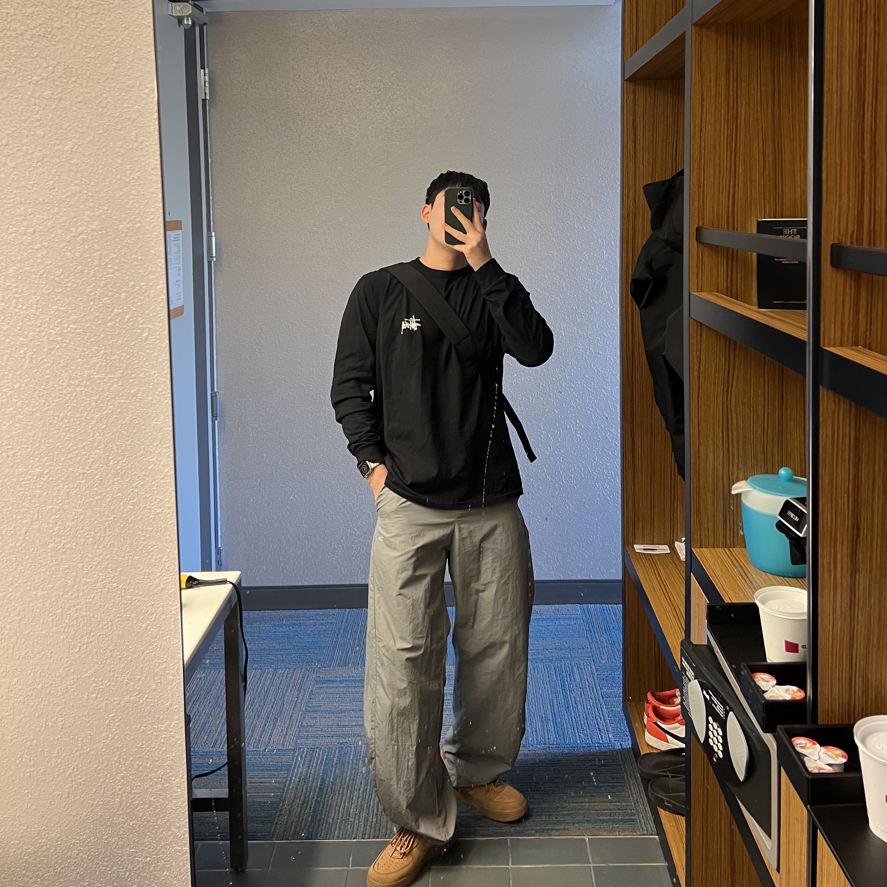 Nike x Supreme Air Force 1 Low Flax, Stussy Basic Stussy LS T-Shirt Black 2022 착용 스타일