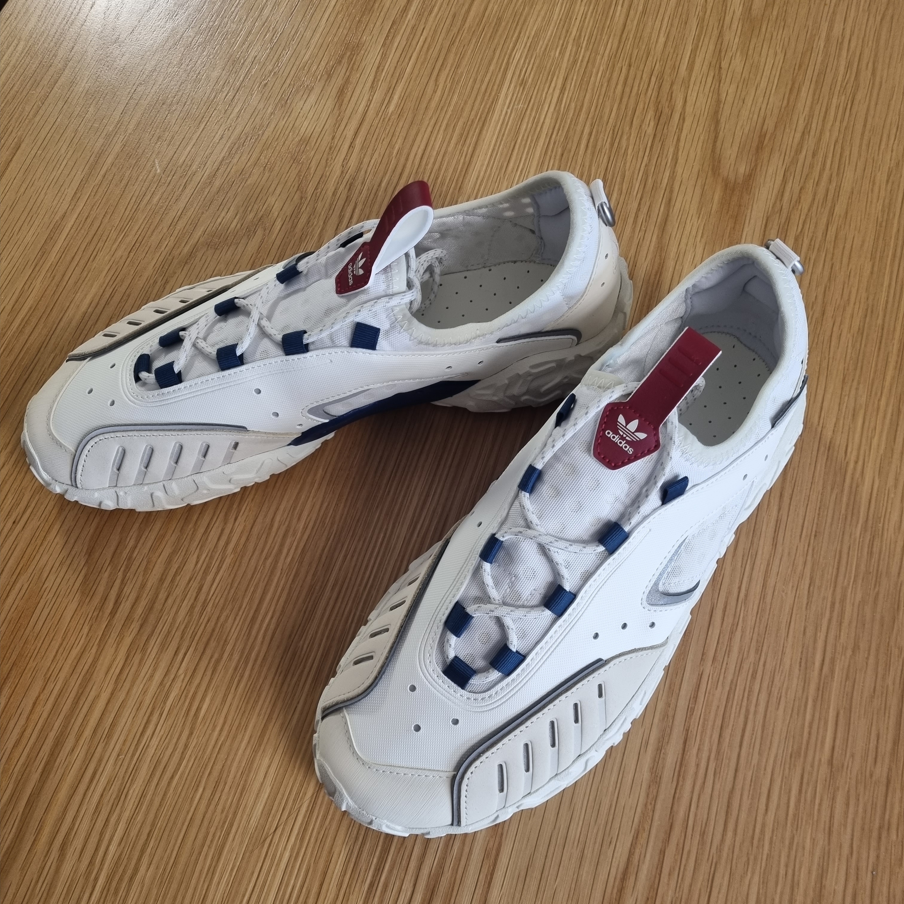 Adidas Atric23 White Tint 착용 스타일