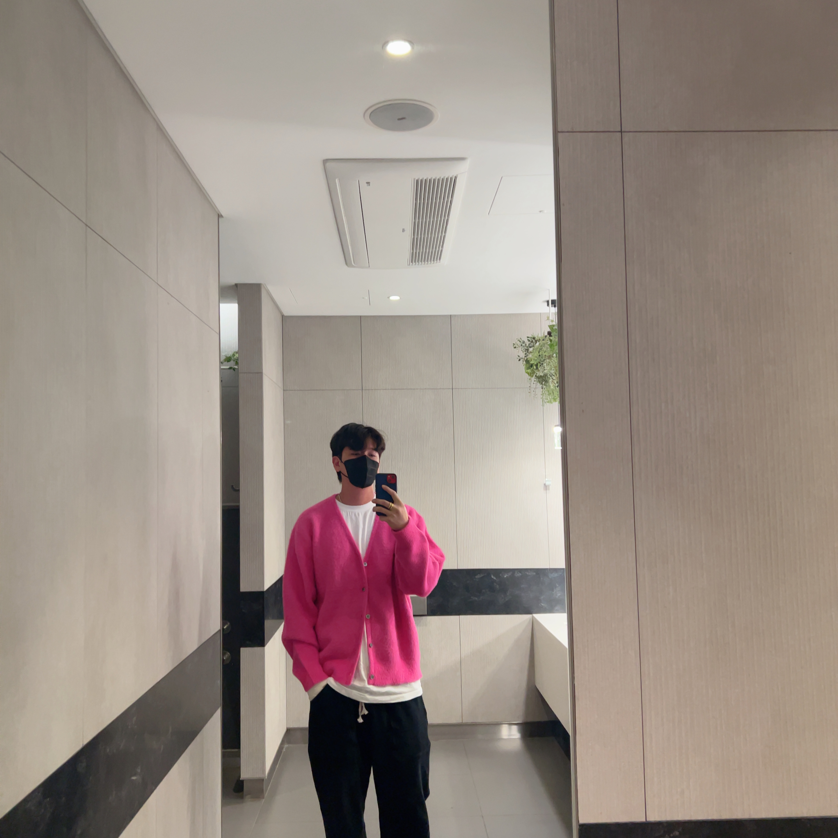 Stussy Shaggy Cardigan Fucshia 착용 스타일 - 2