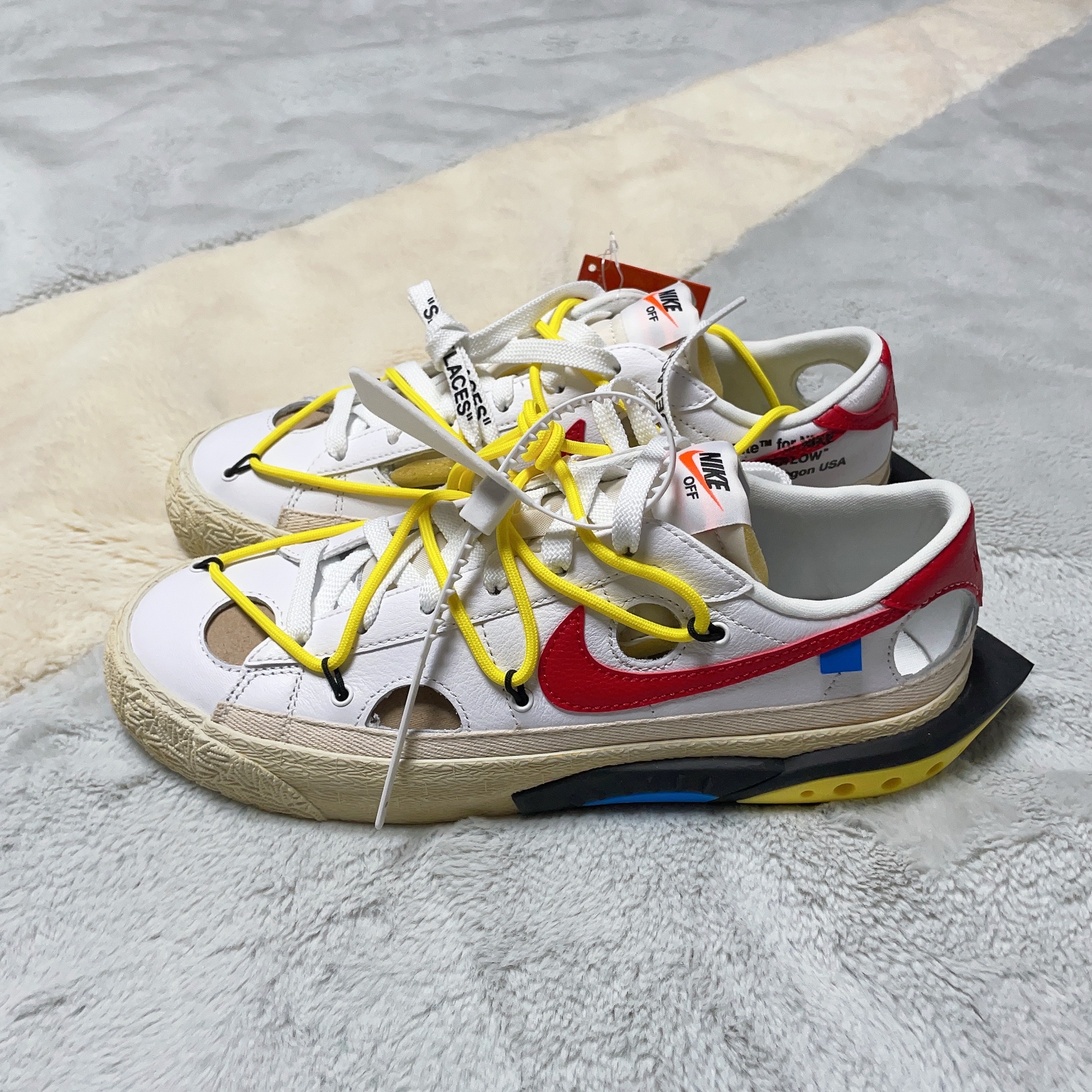 Nike x Off-White Blazer Low '77 White and University Red 착용 스타일 - 1