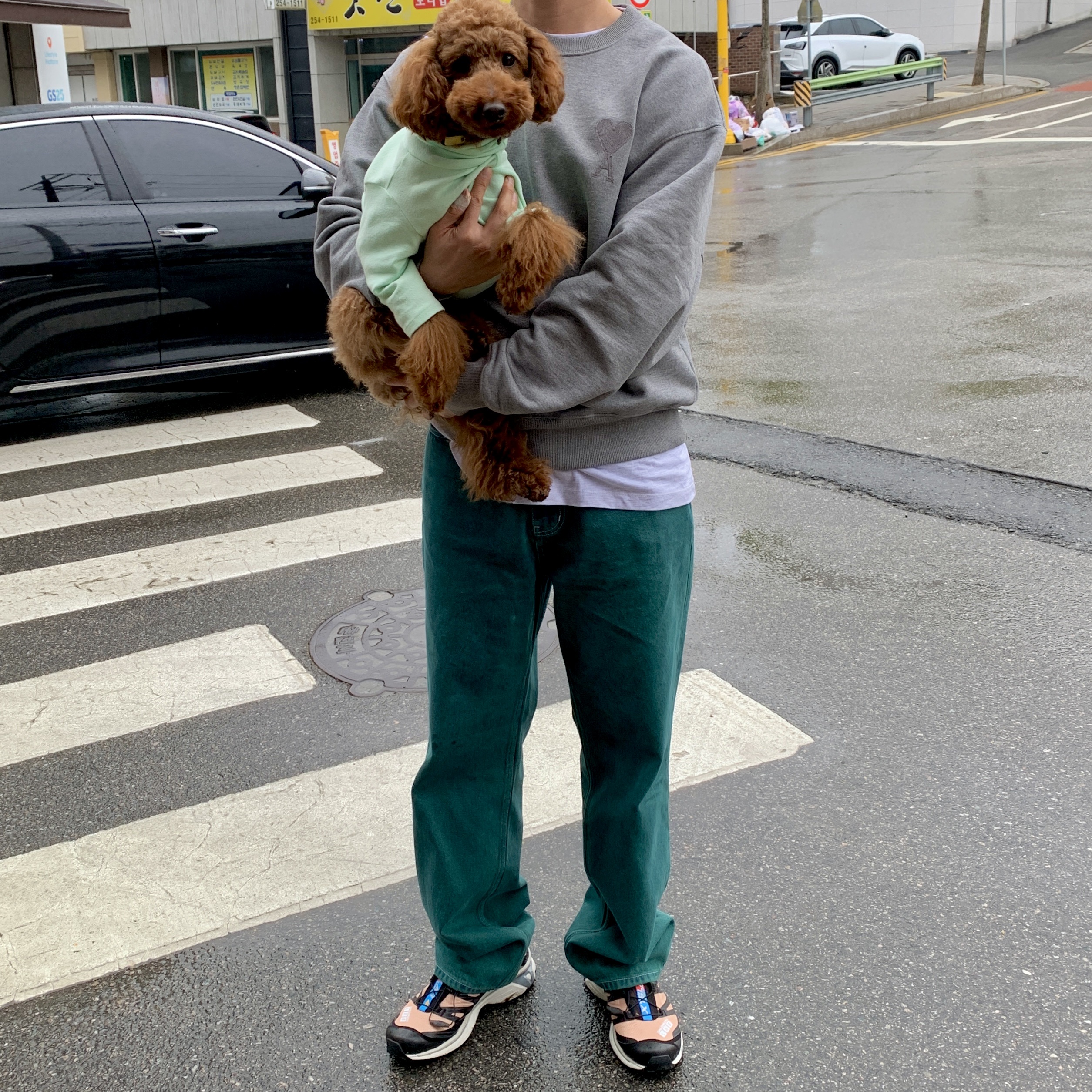 AMI de Coeur Tone-On-Tone Sweatshirt Heather Grey, Salomon XT-4 Tobacco Brown 착용 스타일 - 2