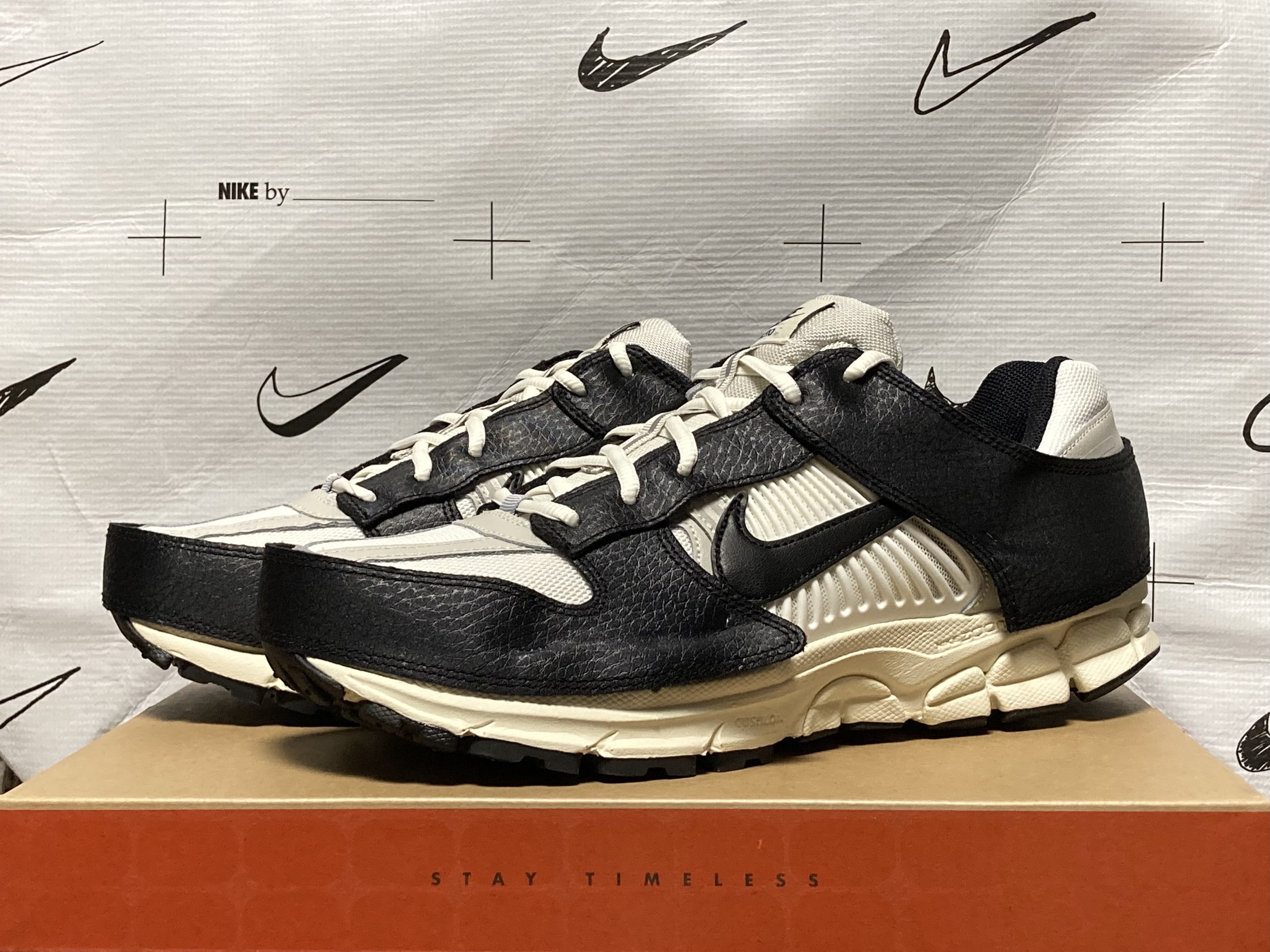 (W) Nike Zoom Vomero 5 Wolf Grey and Black 착용 스타일 - 2