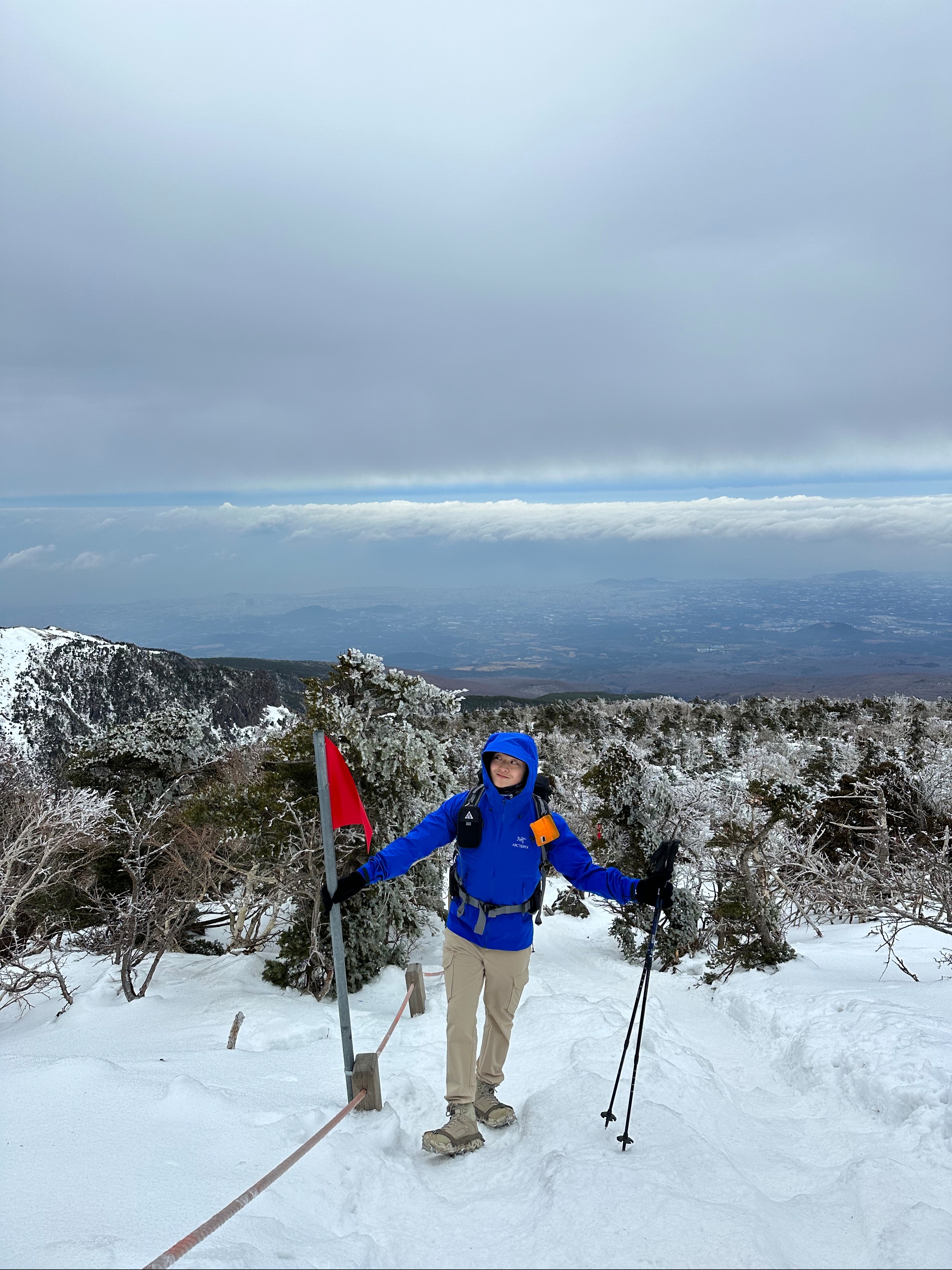 Arc'teryx Beta LT Jacket Vitality, Nike ACG 36 Backpack Black 착용 스타일 - 2