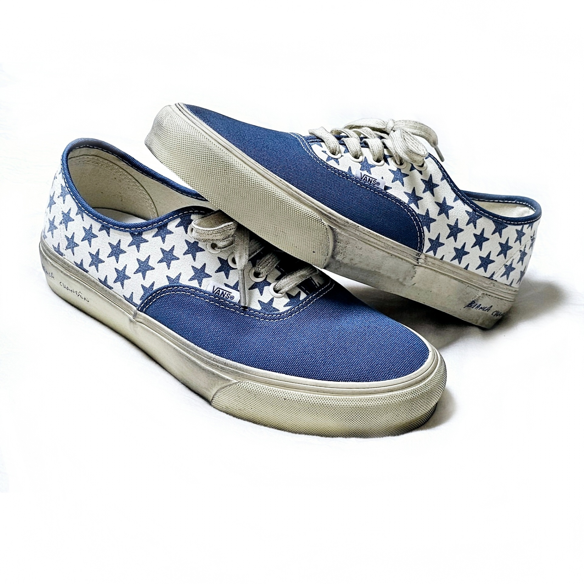 Vans Vault x Bianca Chandon Authentic LX Stressed Navy White 착용 스타일 - 3