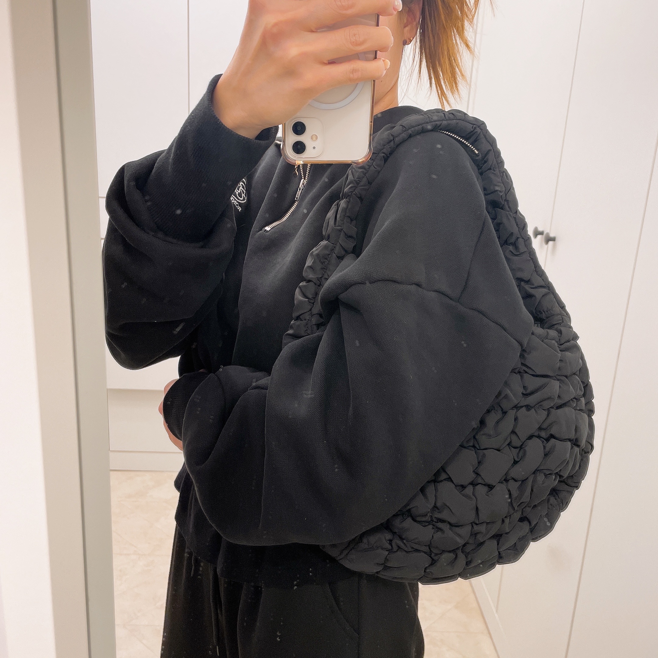 COS Quilted Mini Bag Black 착용 스타일