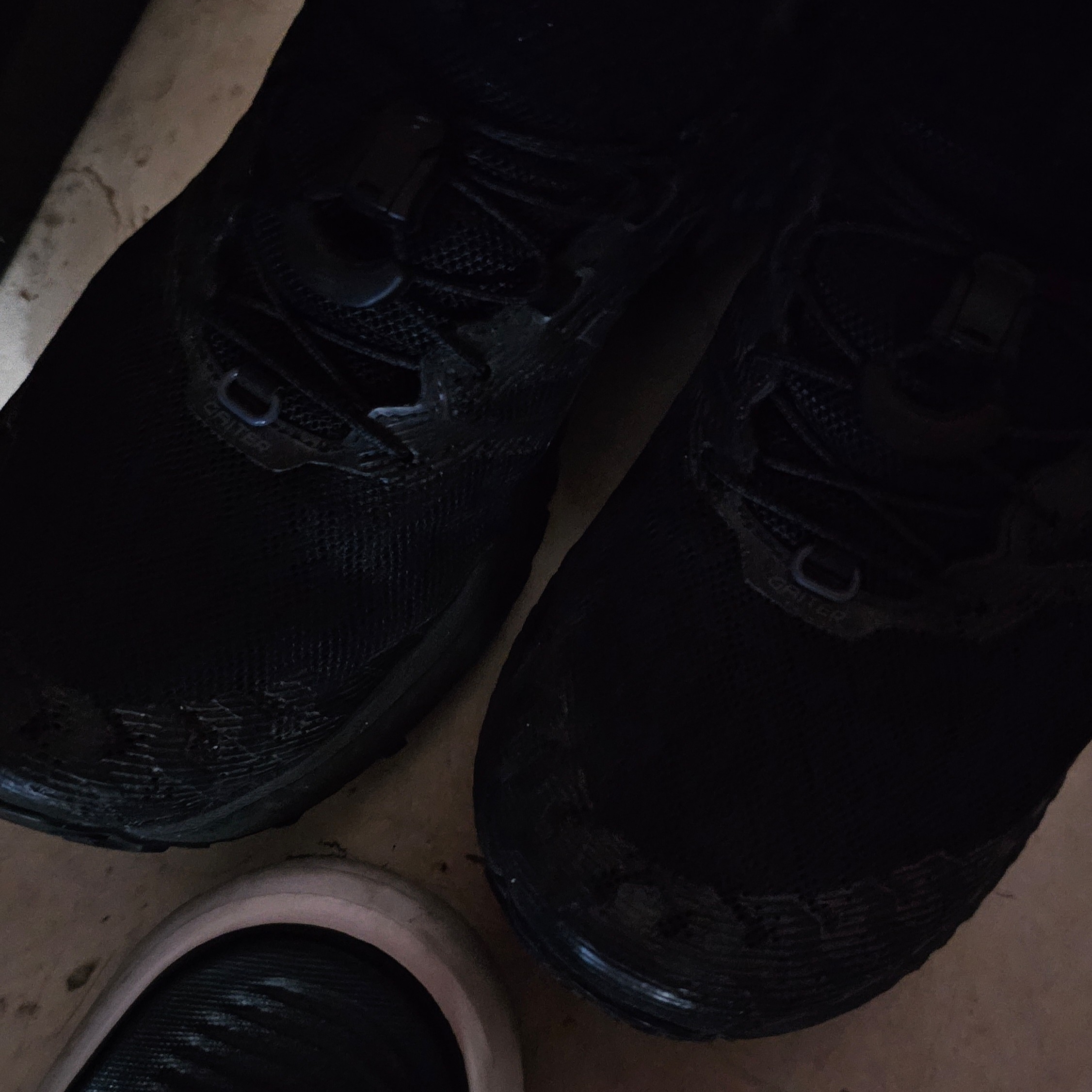 Asics Trabuco Max Black 착용 스타일