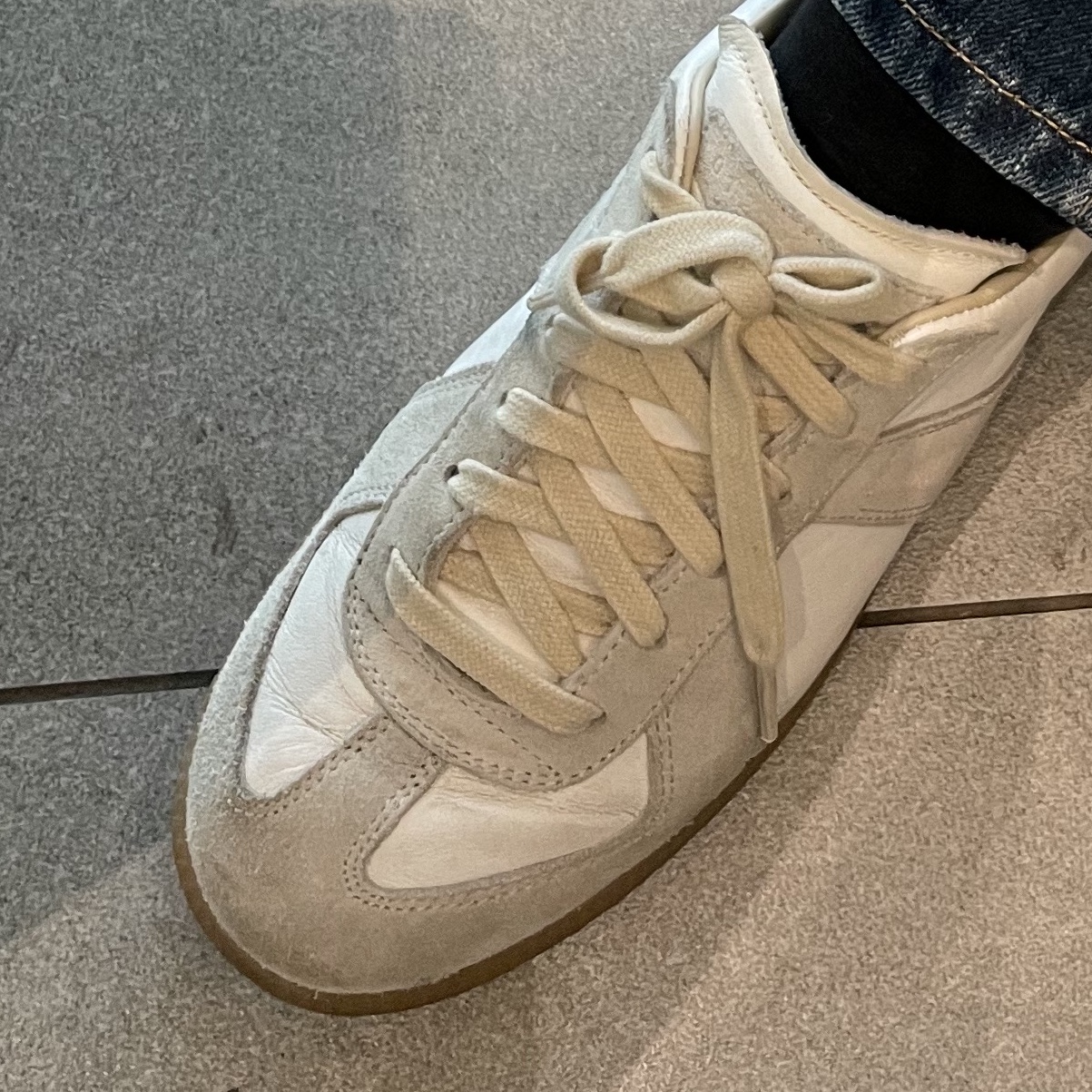 (W) Maison Margiela Calfskin Replica Sneakers White 착용 스타일